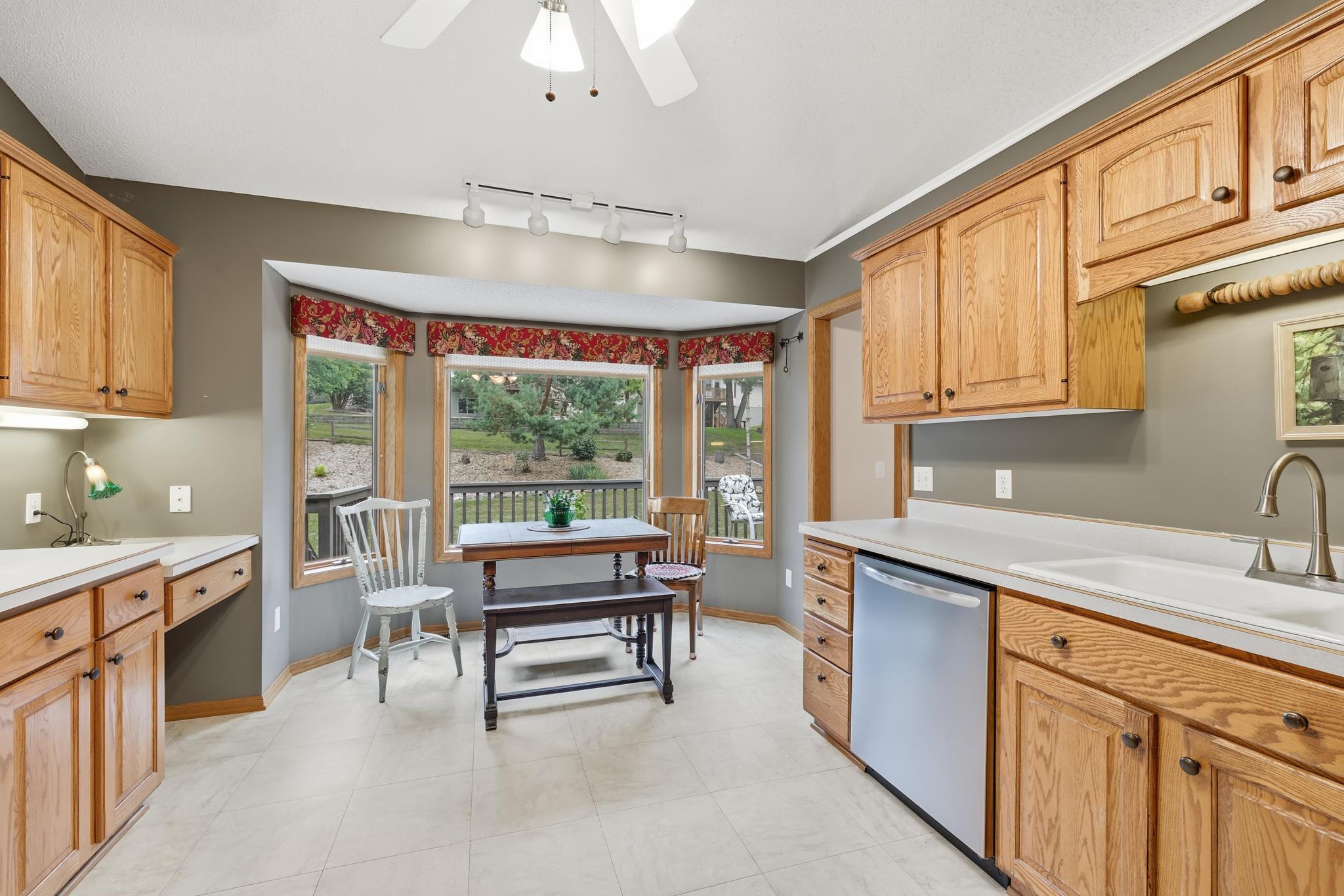 View of Residential at 1123 Ridge Bluff Drive, Chaska MN 55318, Chaska (7 of 48) - Mike Wilen | Minnesota Team Real Estate