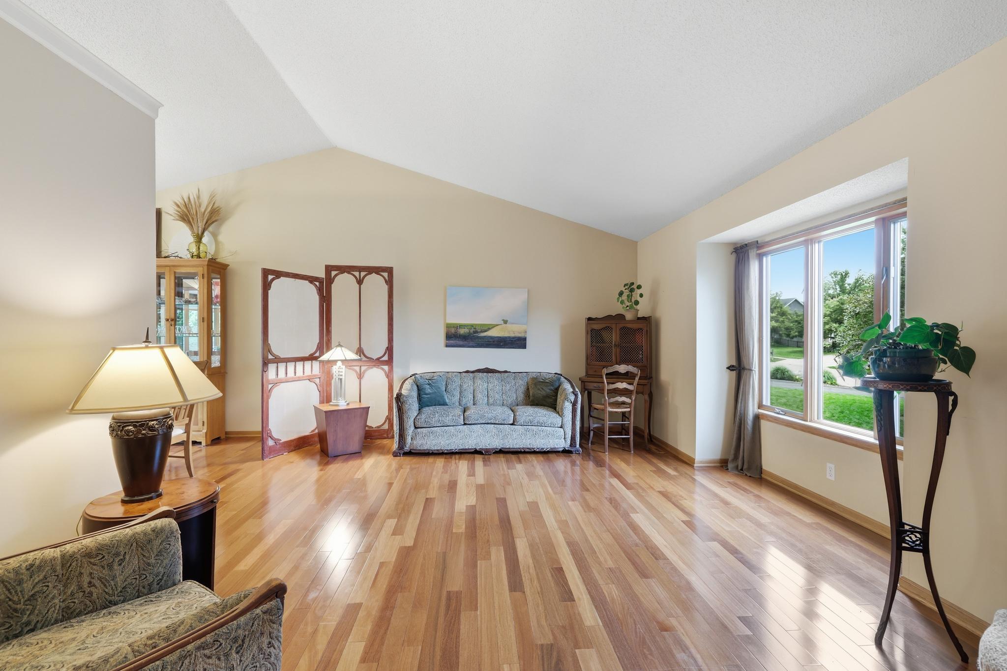 View of Residential at 1123 Ridge Bluff Drive, Chaska MN 55318, Chaska (9 of 48) - Mike Wilen | Minnesota Team Real Estate