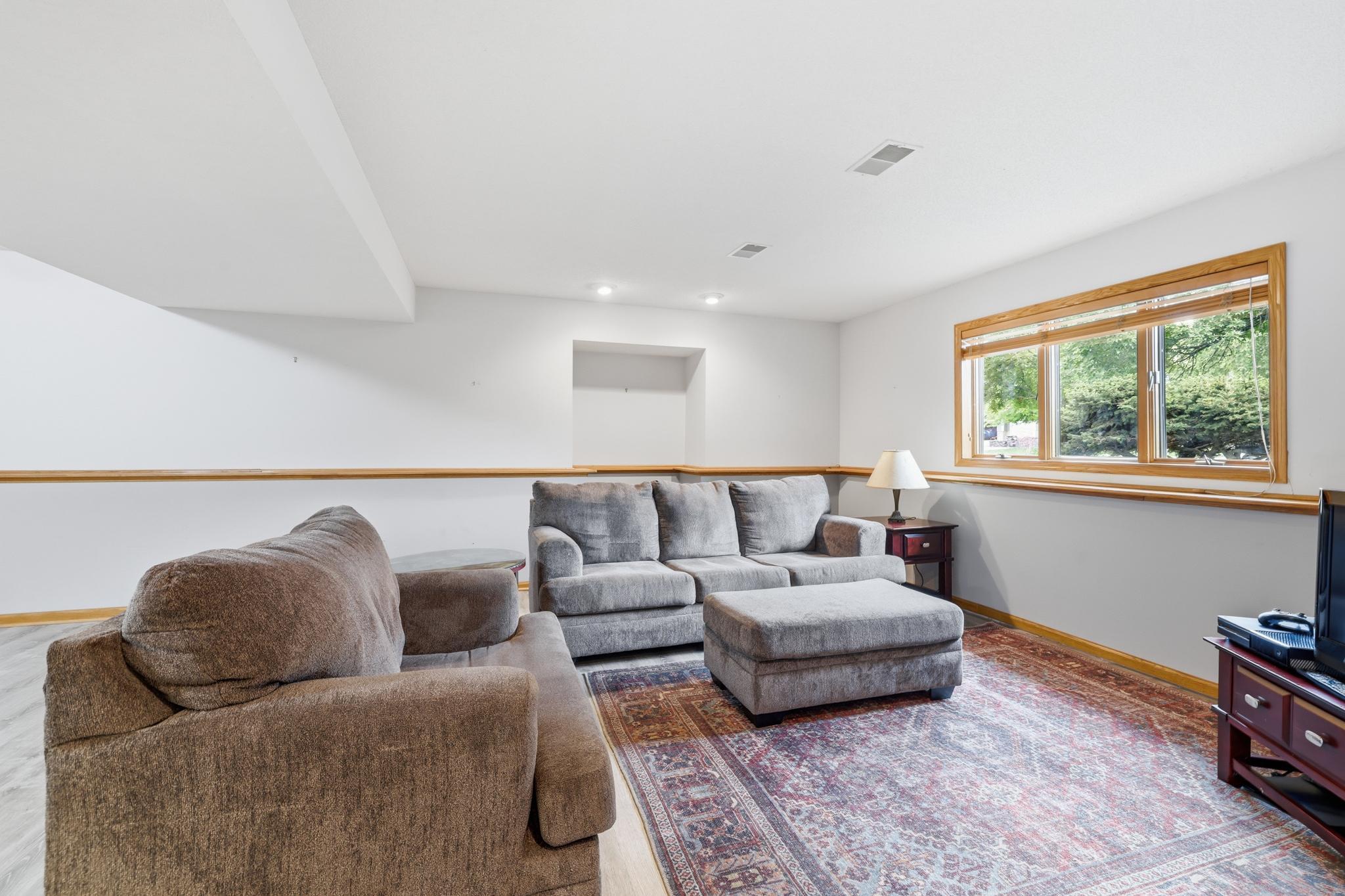 View of Residential at 1123 Ridge Bluff Drive, Chaska MN 55318, Chaska (23 of 48) - Mike Wilen | Minnesota Team Real Estate