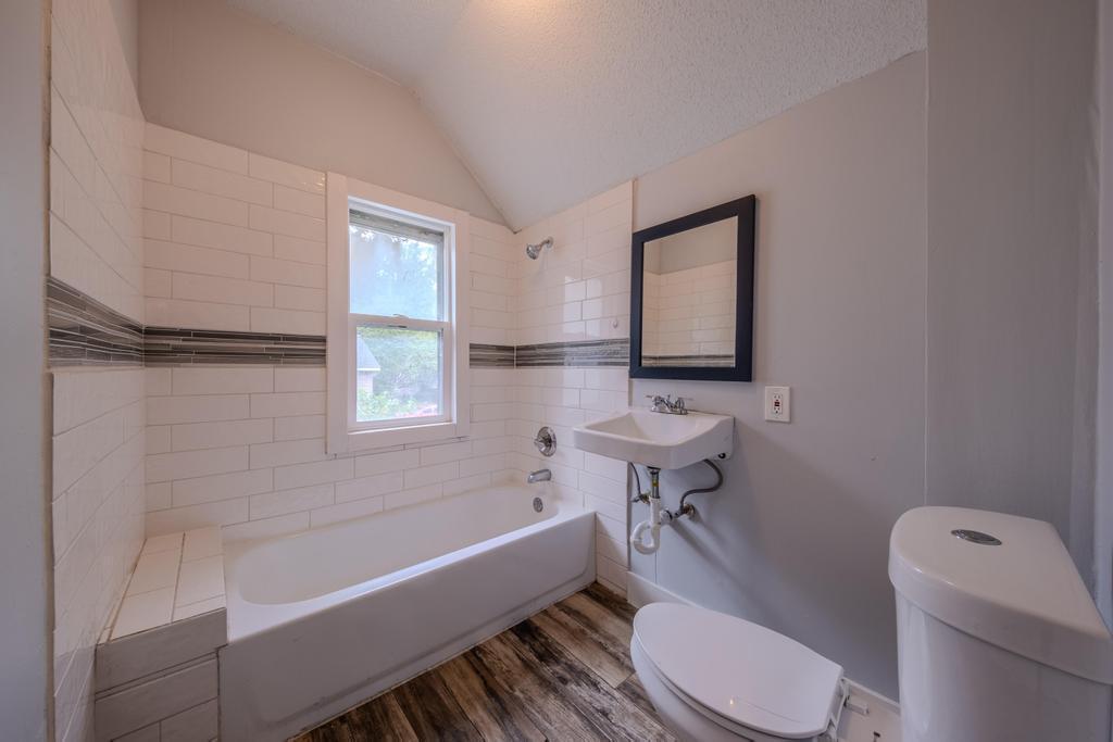 View of Residential Income at 2400 Emerson Avenue, Minneapolis MN 55411, Minneapolis (27 of 45) - Mike Wilen | Minnesota Team Real Estate