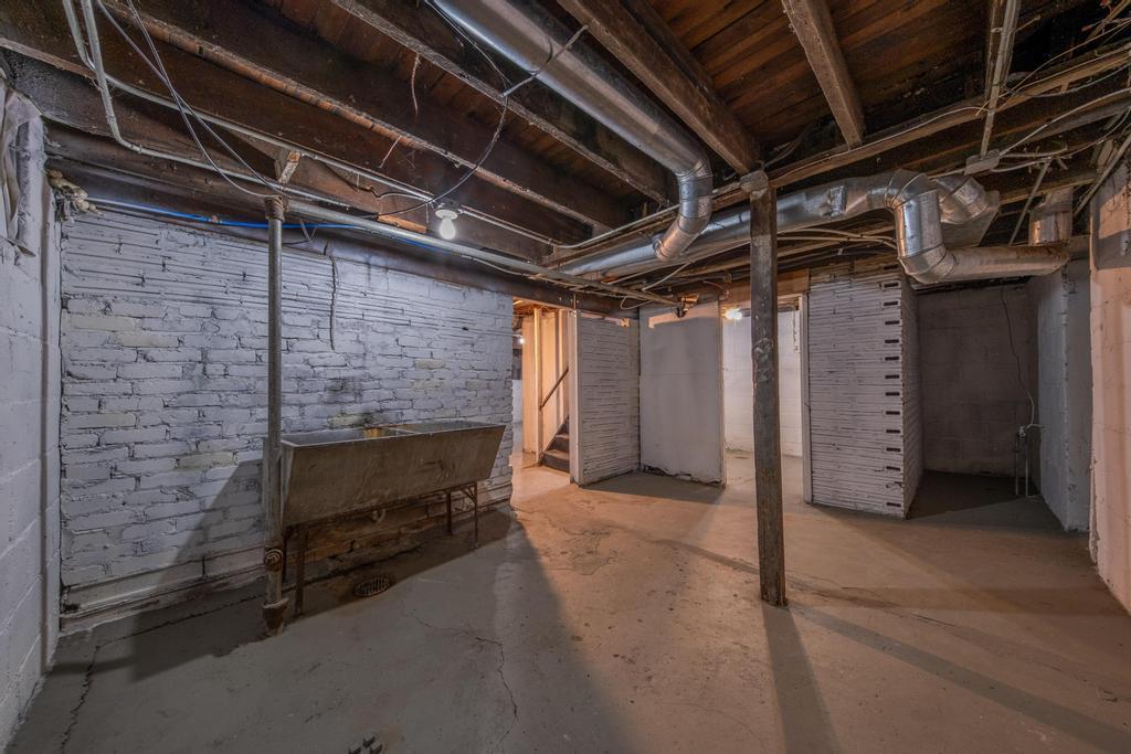 View of Residential Income at 2400 Emerson Avenue, Minneapolis MN 55411, Minneapolis (38 of 45) - Mike Wilen | Minnesota Team Real Estate