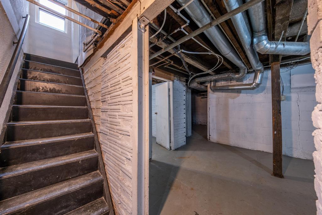 View of Residential Income at 2400 Emerson Avenue, Minneapolis MN 55411, Minneapolis (34 of 45) - Mike Wilen | Minnesota Team Real Estate