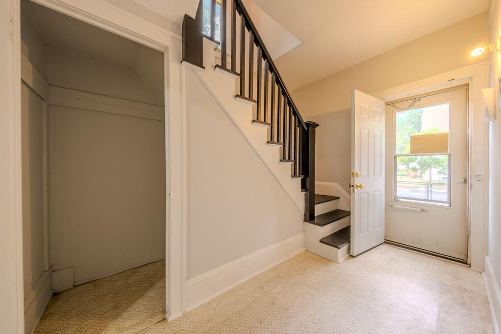 View of Residential Income at 2400 Emerson Avenue, Minneapolis MN 55411, Minneapolis (16 of 45) - Mike Wilen | Minnesota Team Real Estate