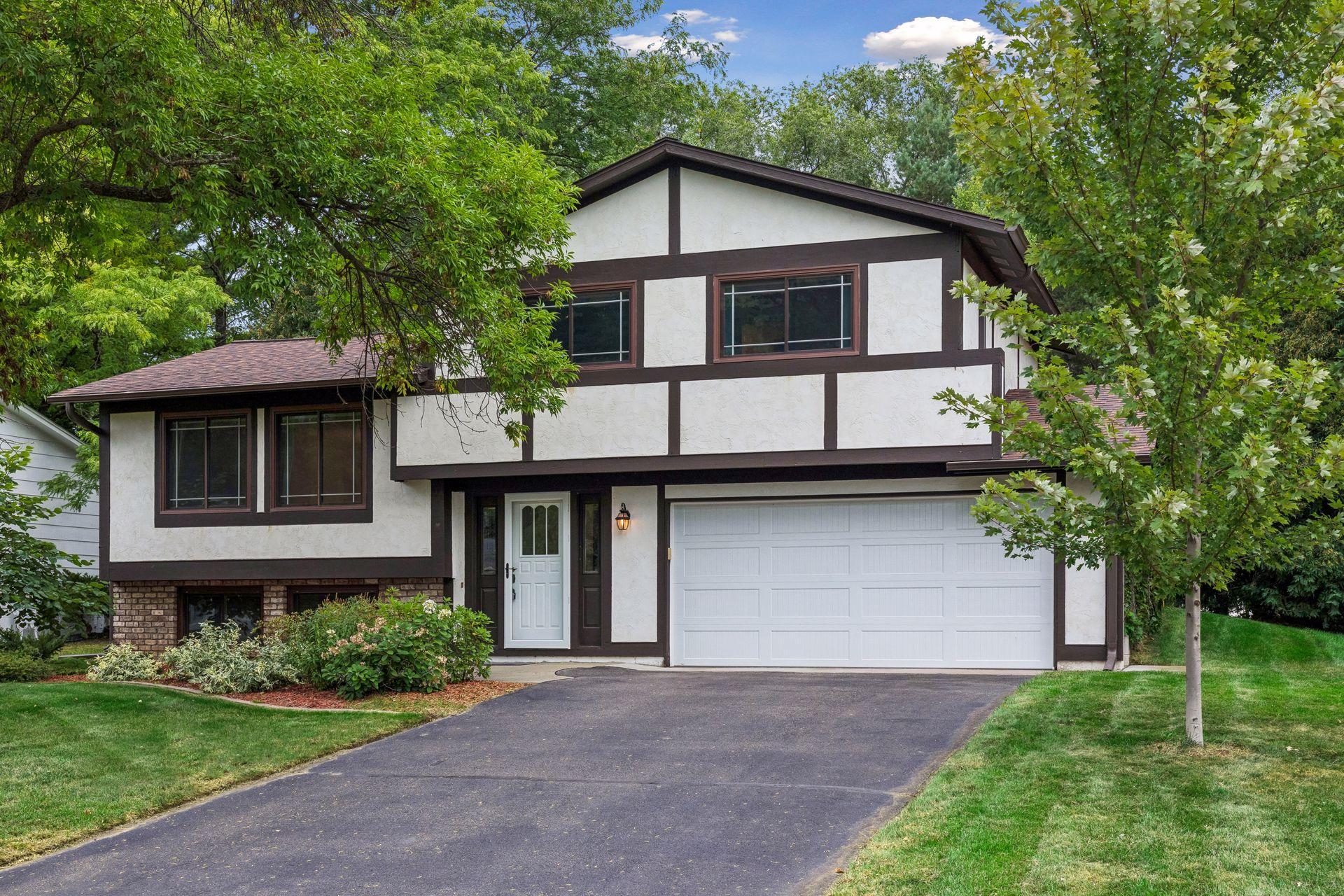 View of Single Family at 1013 Robinhood Place, Shoreview - Mike Wilen | Minnesota Team Real Estate