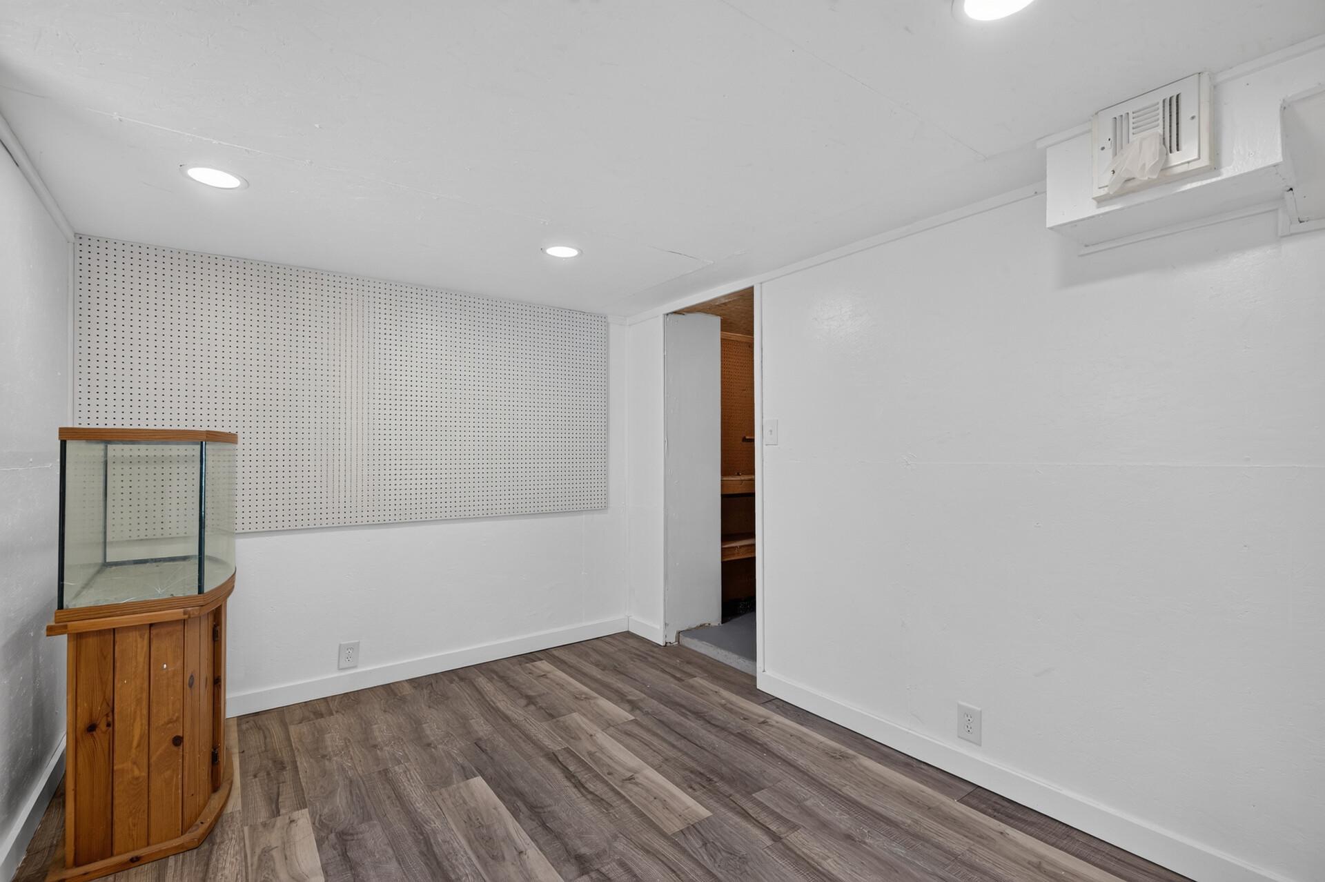 View of Residential at 4242 Thomas Avenue, Minneapolis MN 55412, Minneapolis (36 of 51) - Mike Wilen | Minnesota Team Real Estate
