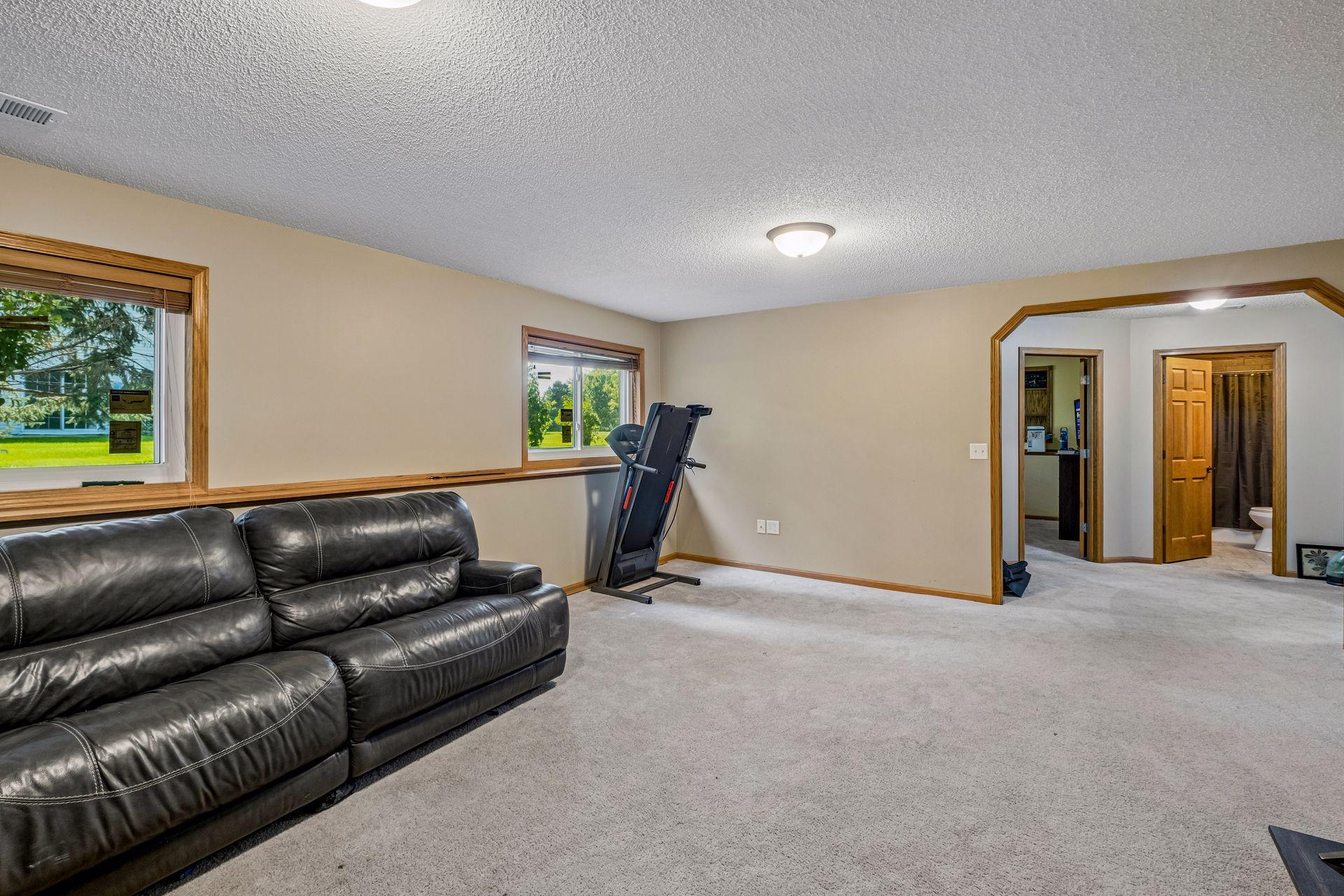 View of Residential at 1016 Lilac Court, Shakopee MN 55379, Shakopee (30 of 46) - Mike Wilen | Minnesota Team Real Estate