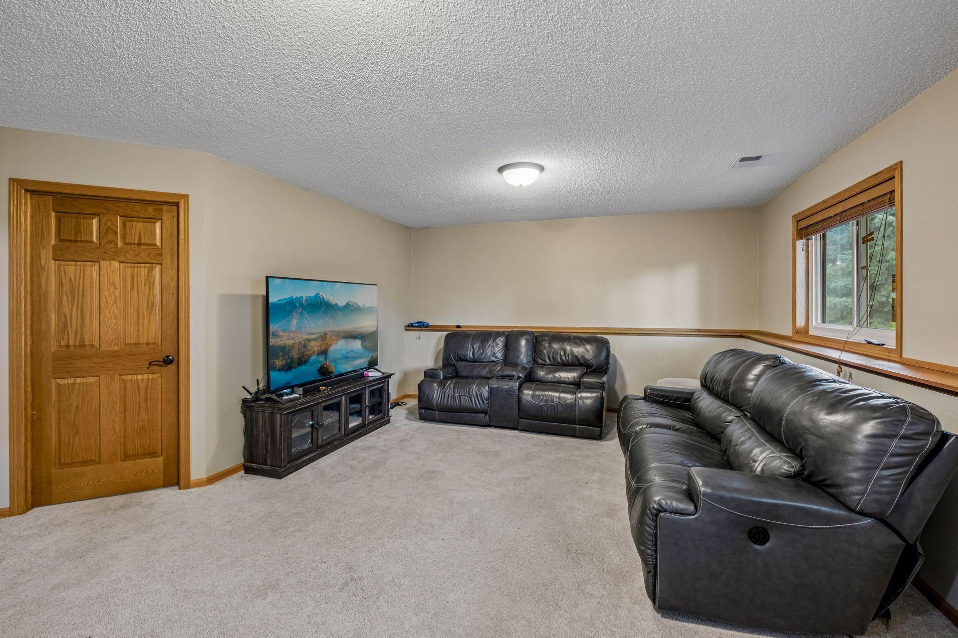 View of Residential at 1016 Lilac Court, Shakopee MN 55379, Shakopee (29 of 46) - Mike Wilen | Minnesota Team Real Estate