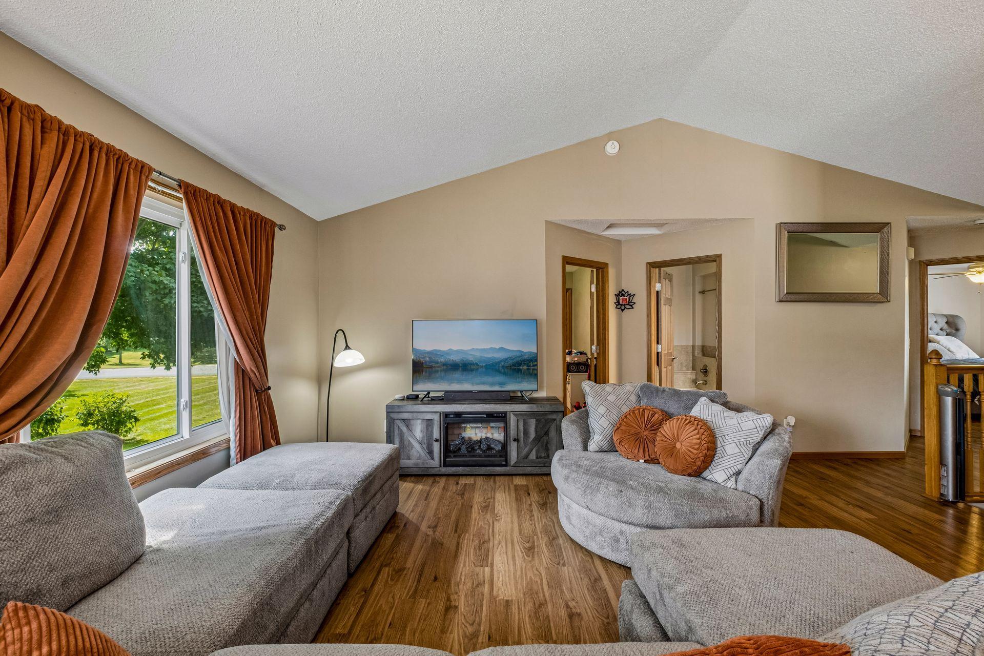 View of Residential at 1016 Lilac Court, Shakopee MN 55379, Shakopee (9 of 46) - Mike Wilen | Minnesota Team Real Estate