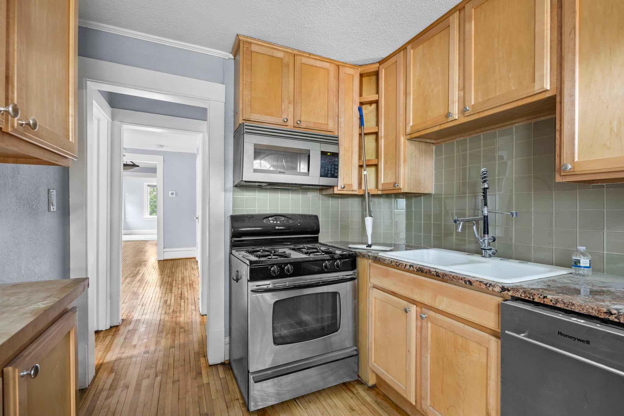 View of Residential at 3128 Grand Avenue #3, Minneapolis MN 55408, Minneapolis (27 of 30) - Mike Wilen | Minnesota Team Real Estate