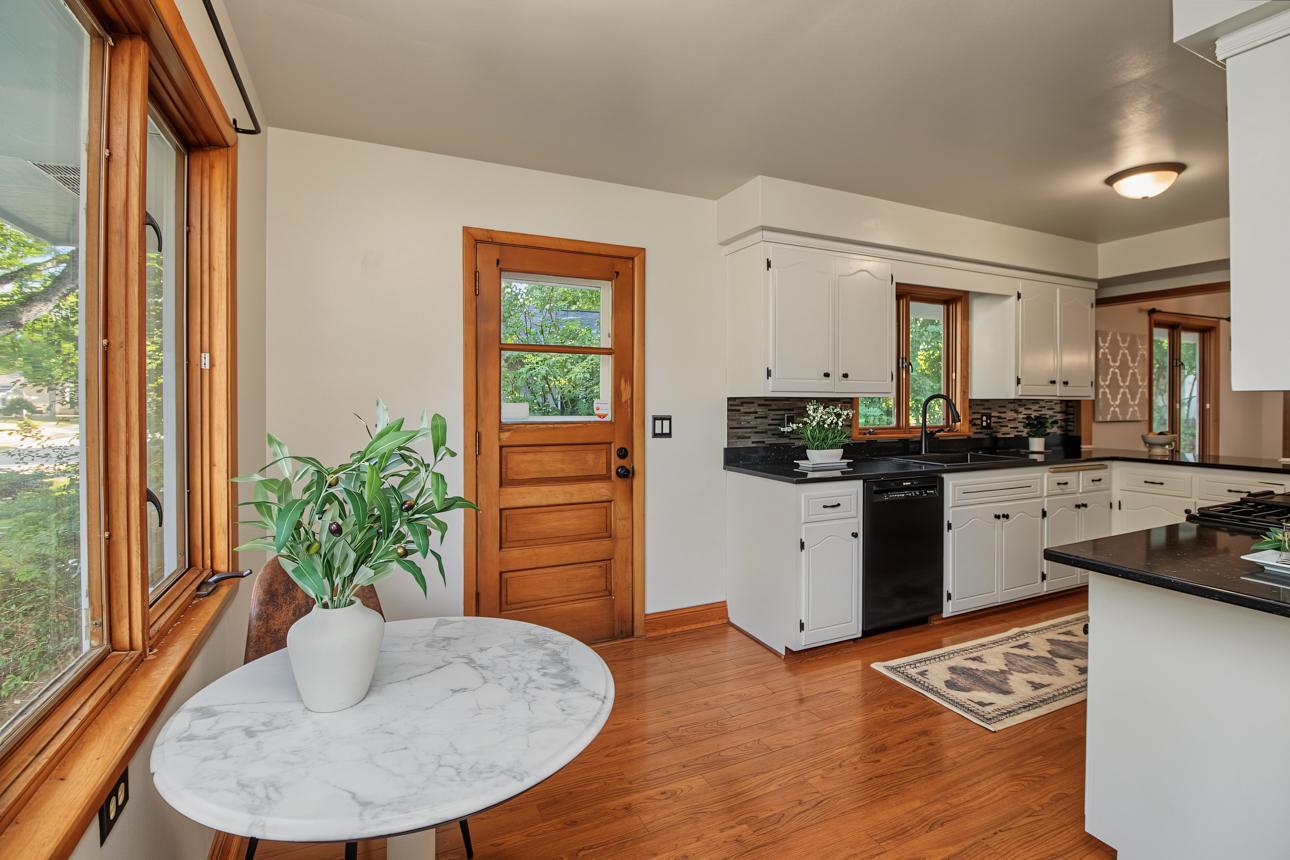 View of Residential at 6700 Hillside Lane, Edina MN 55439, Edina (16 of 53) - Mike Wilen | Minnesota Team Real Estate