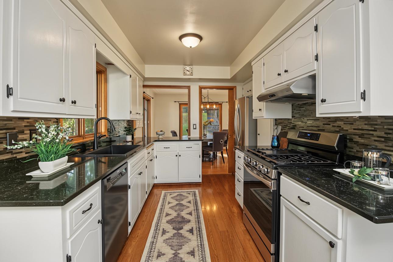 View of Residential at 6700 Hillside Lane, Edina MN 55439, Edina (15 of 53) - Mike Wilen | Minnesota Team Real Estate