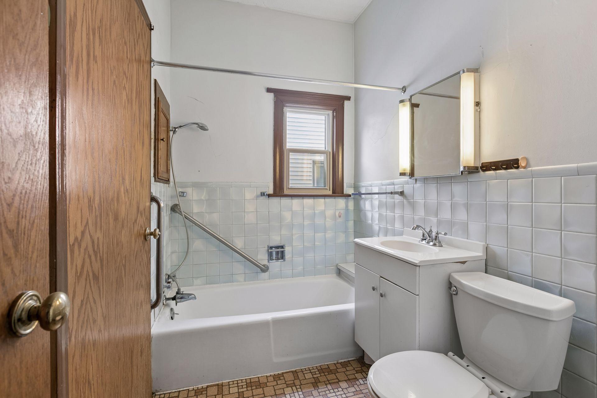 View of Residential Income at 628 4th Street, Minneapolis MN 55413, Minneapolis (20 of 40) - Mike Wilen | Minnesota Team Real Estate