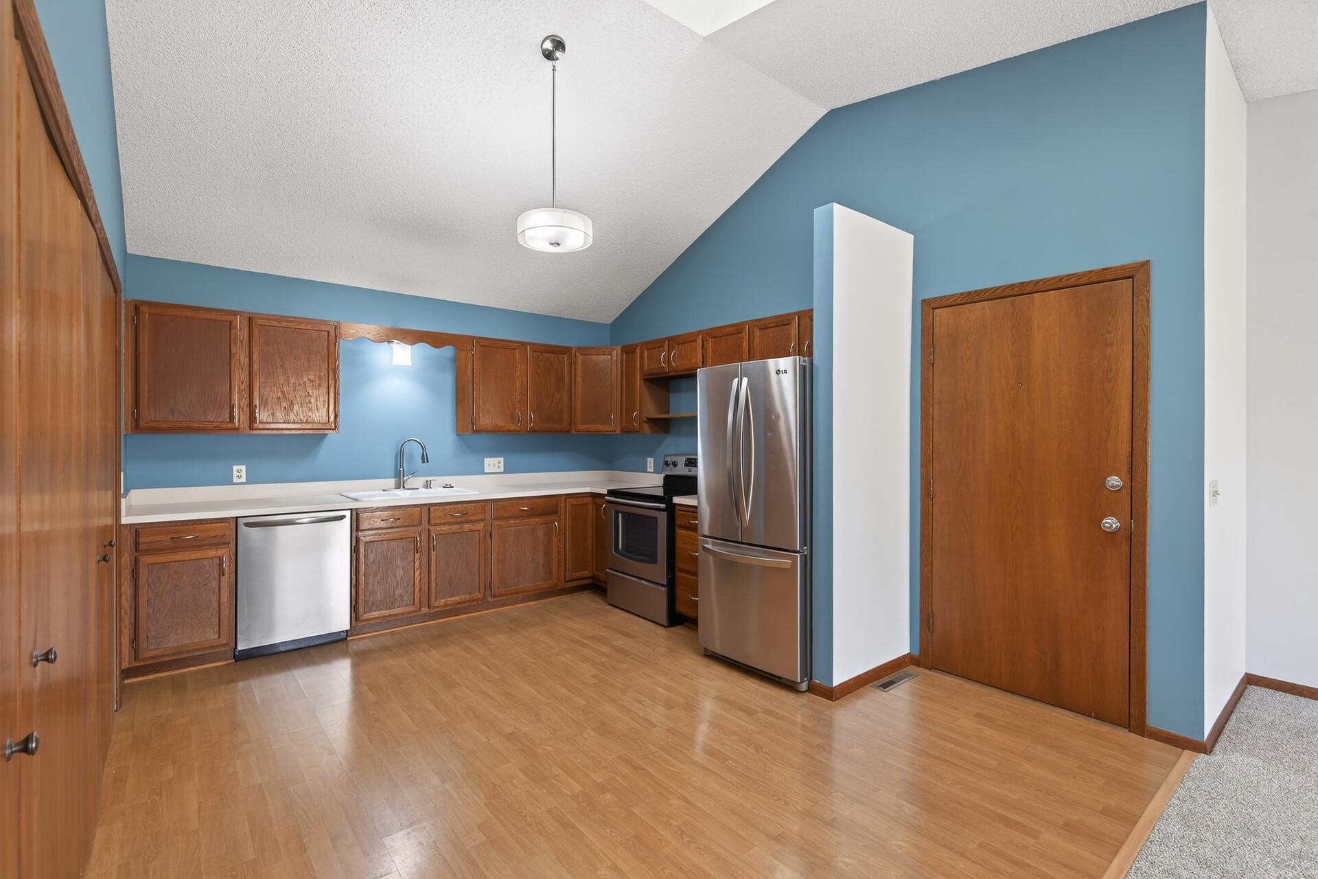 View of Residential at 3306 Greenbrier Street #3306D, Vadnais Heights MN 55127, Vadnais Heights (8 of 26) - Mike Wilen | Minnesota Team Real Estate
