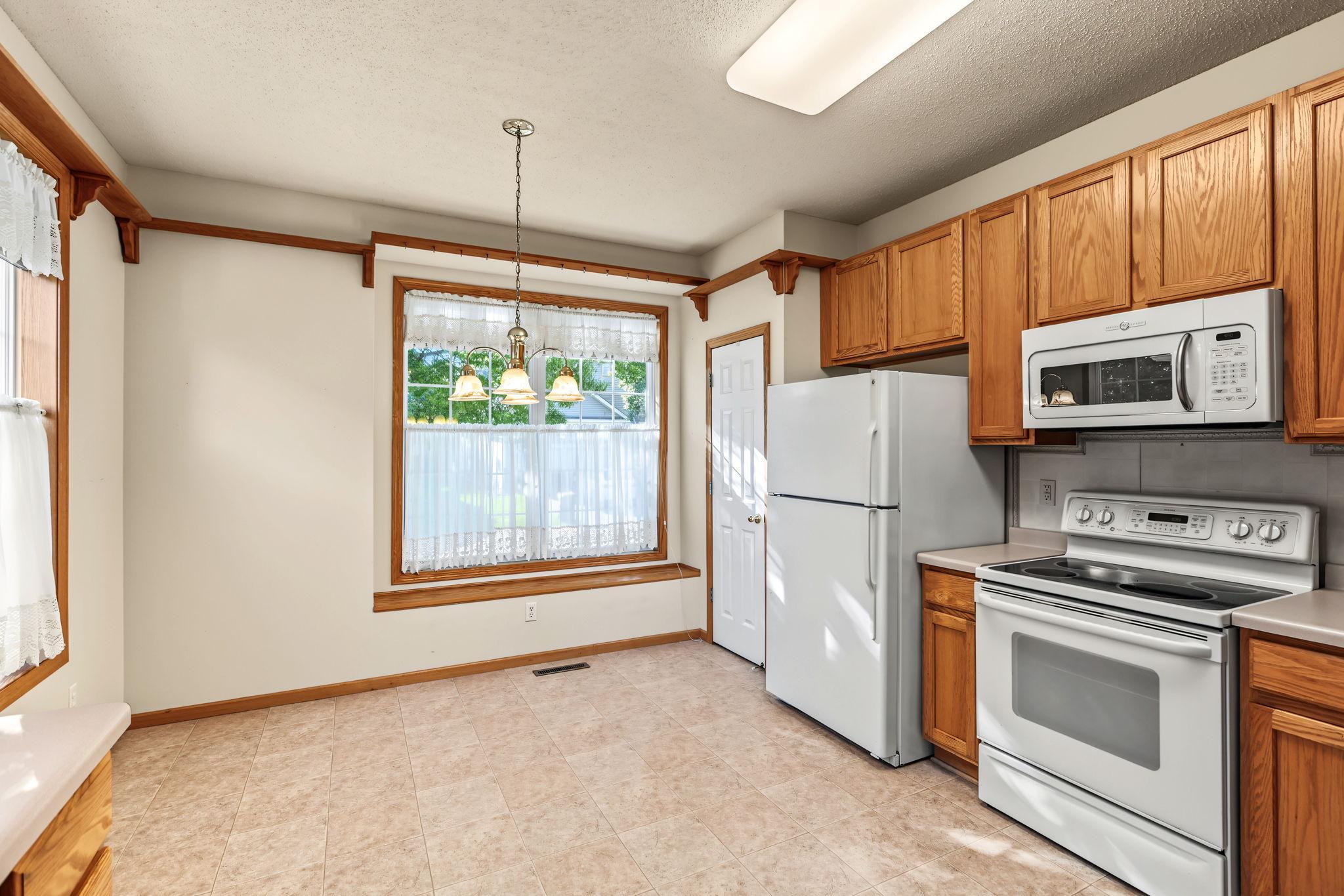 View of Residential at 433 Meadowood Lane, Burnsville MN 55337, Burnsville (6 of 18) - Mike Wilen | Minnesota Team Real Estate