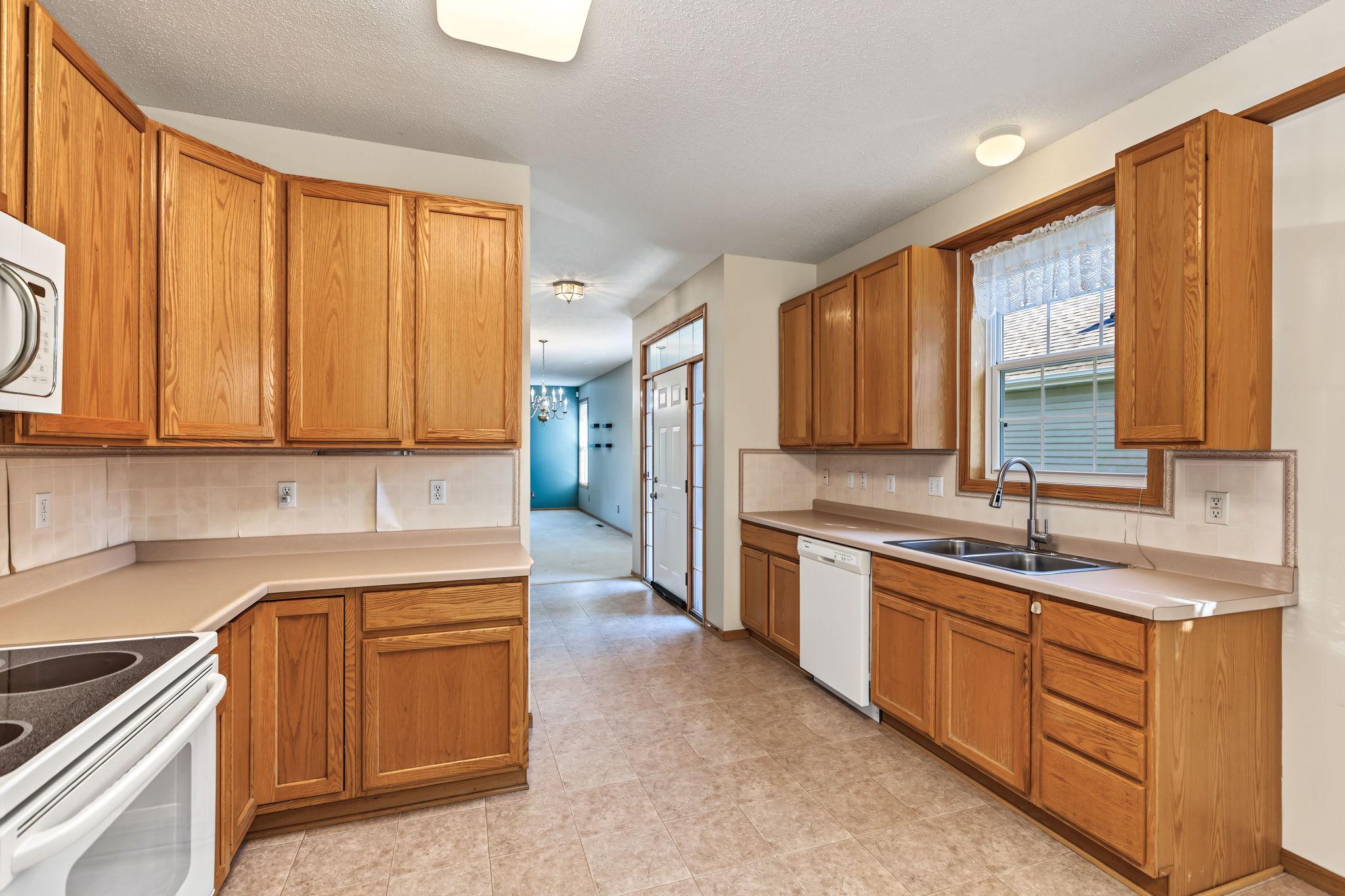 View of Residential at 433 Meadowood Lane, Burnsville MN 55337, Burnsville (4 of 18) - Mike Wilen | Minnesota Team Real Estate