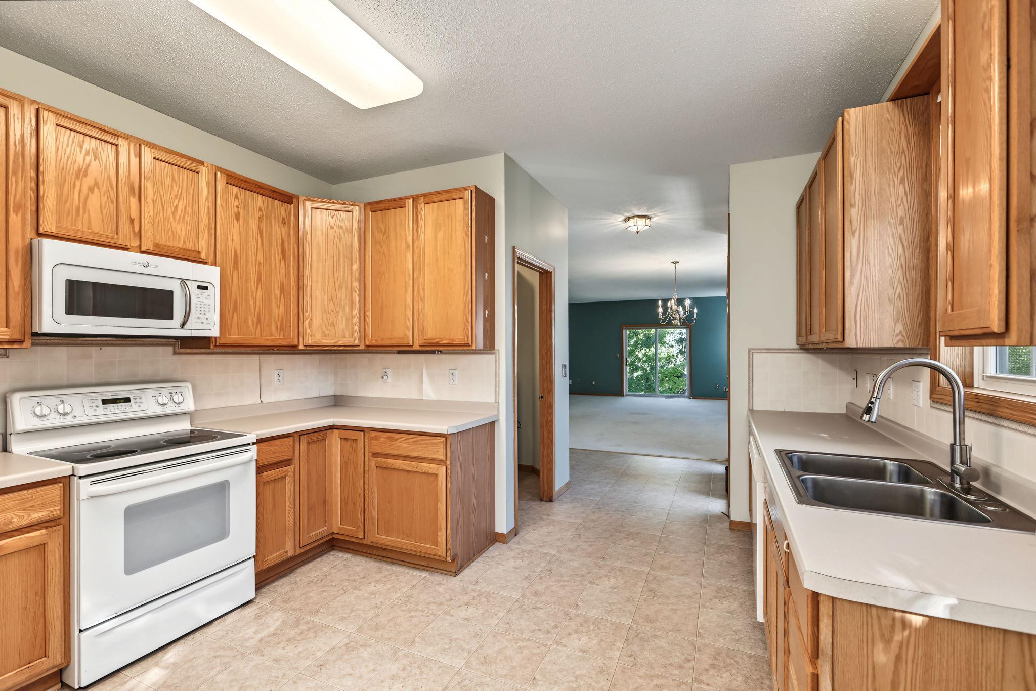 View of Residential at 433 Meadowood Lane, Burnsville MN 55337, Burnsville (5 of 18) - Mike Wilen | Minnesota Team Real Estate