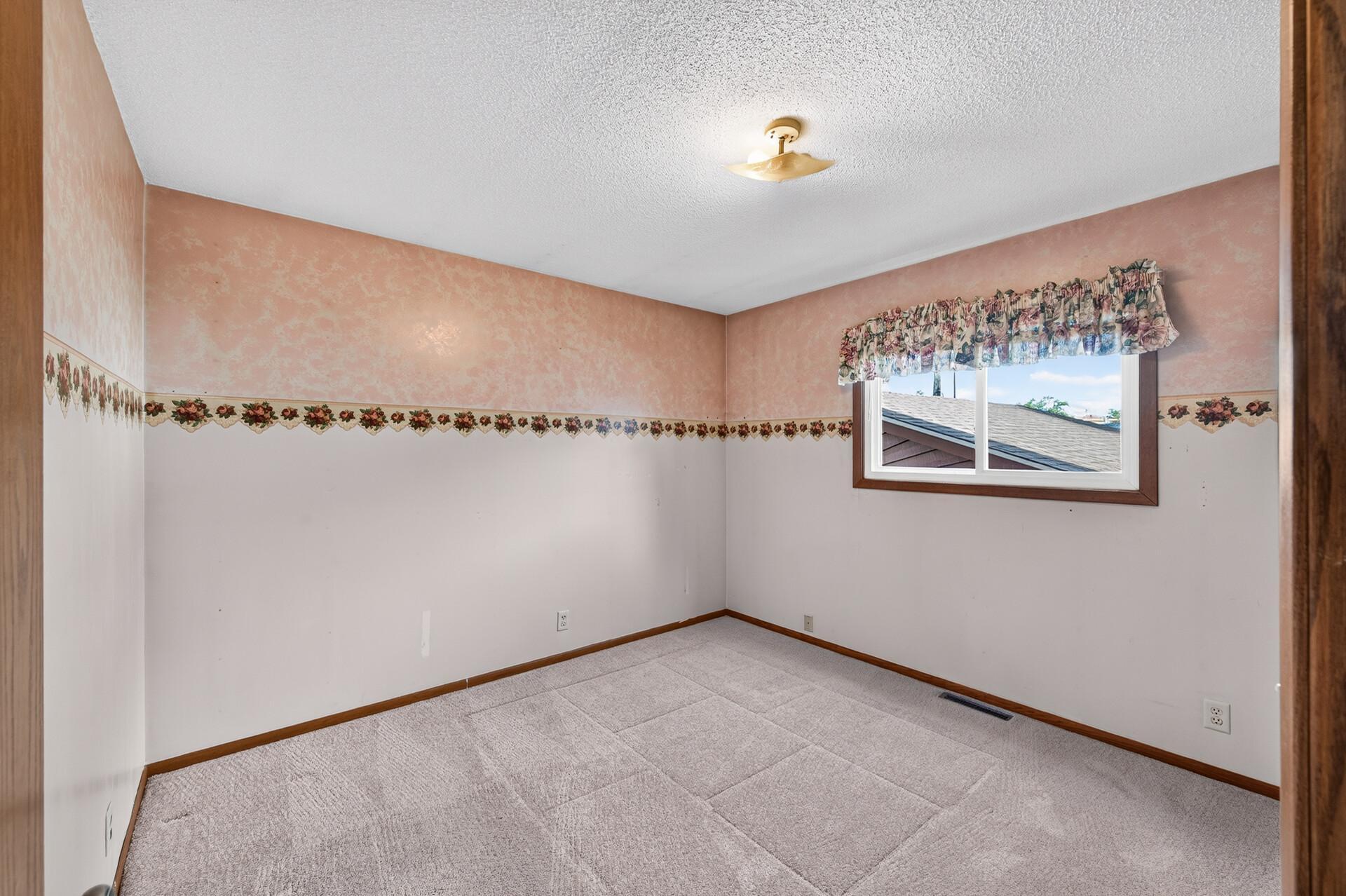 View of Residential at 2715 10th Avenue, North Saint Paul MN 55109, North Saint Paul (13 of 32) - Mike Wilen | Minnesota Team Real Estate