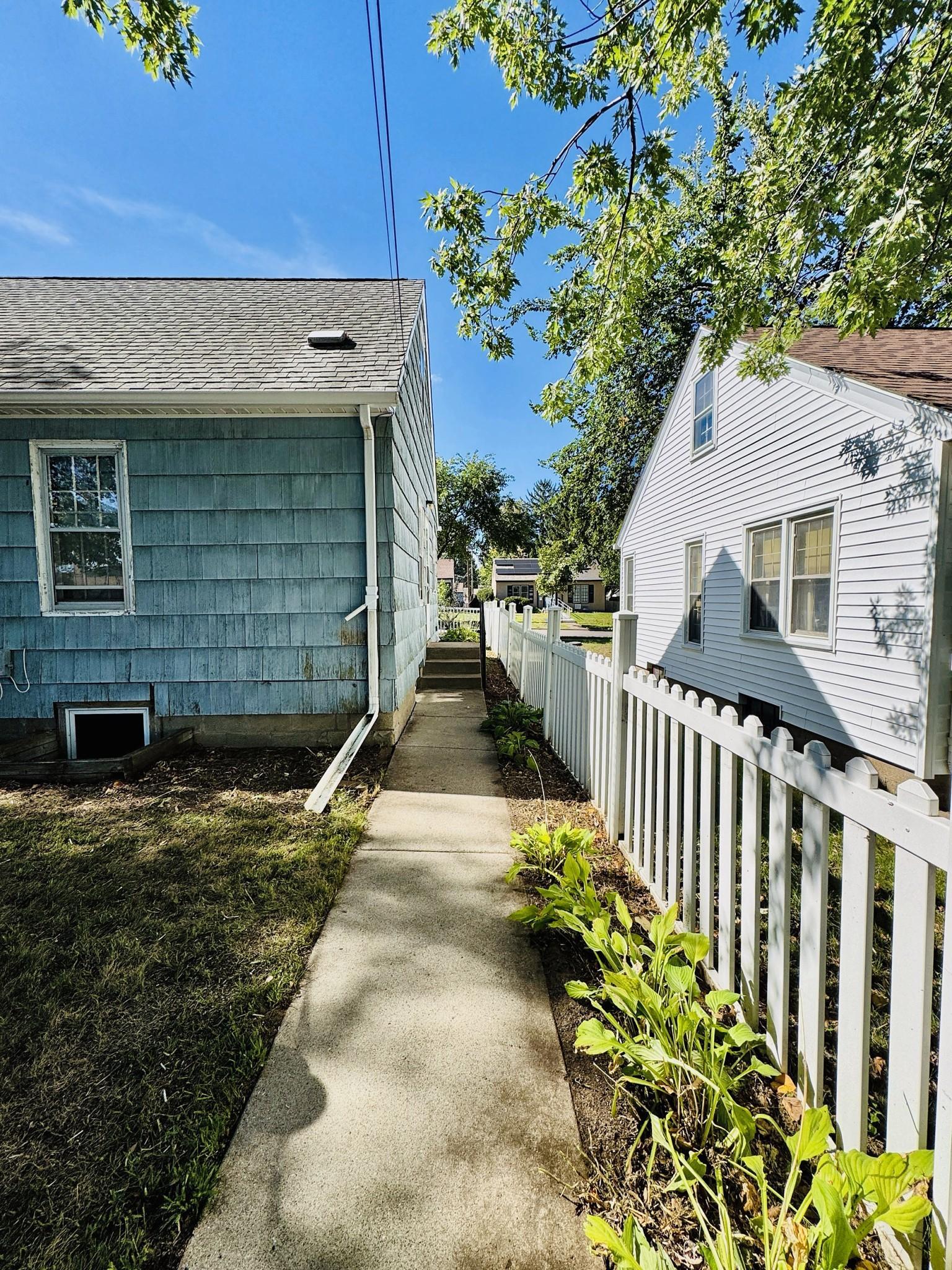View of Residential at 1444 Saint Albans Street, Saint Paul MN 55117, Saint Paul (29 of 30) - Mike Wilen | Minnesota Team Real Estate