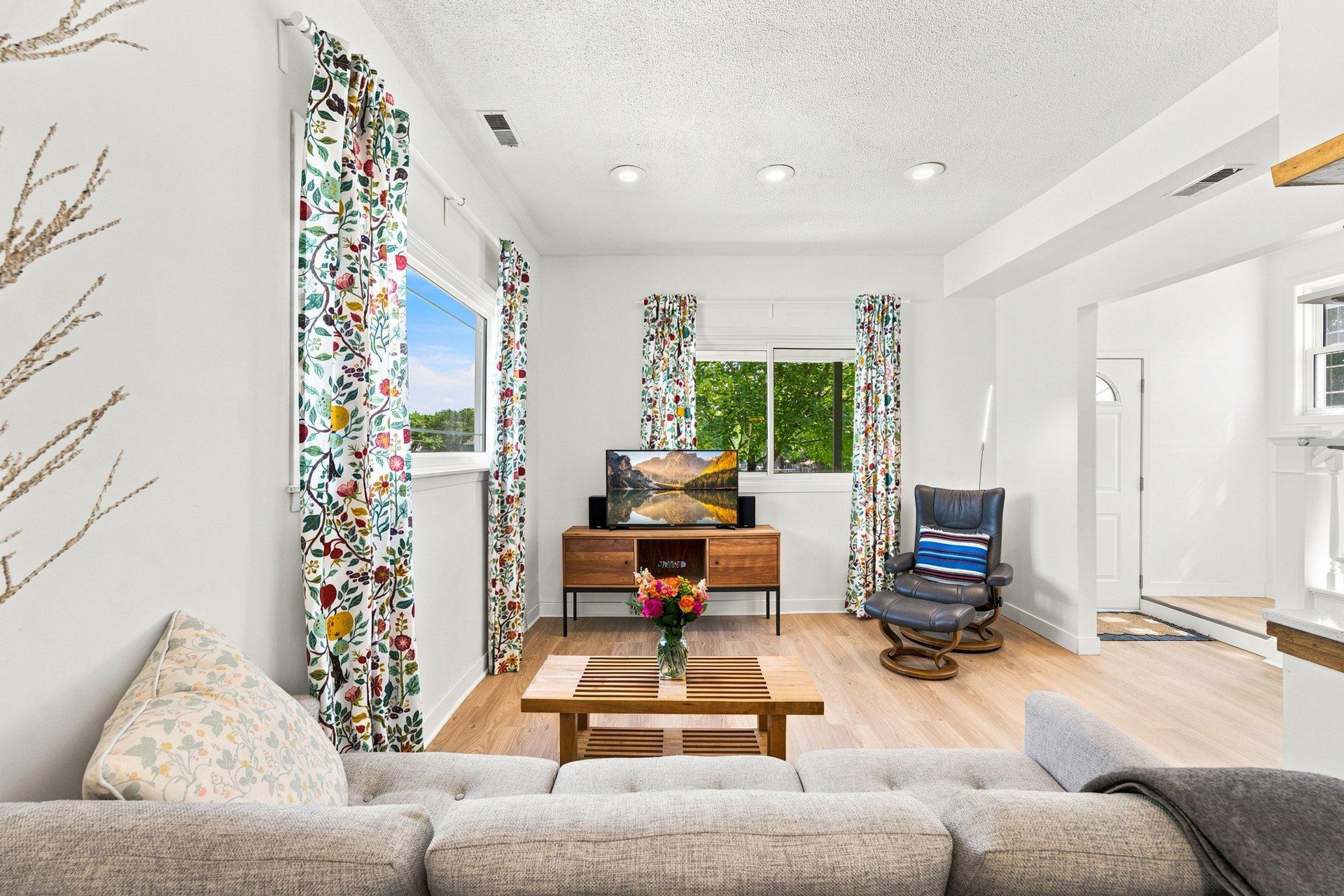 View of Residential at 397 Thomas Avenue, Saint Paul MN 55103, Saint Paul (22 of 43) - Mike Wilen | Minnesota Team Real Estate