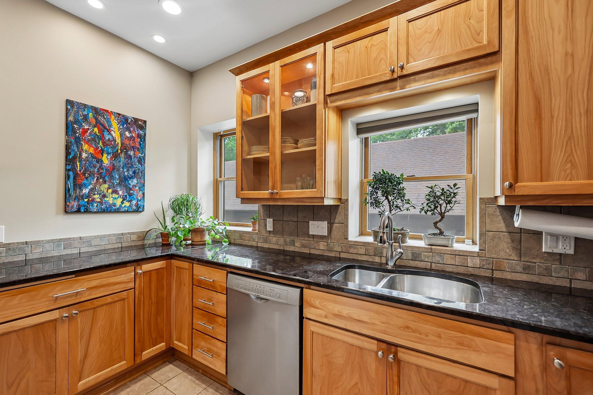 View of Residential at 572 Dayton Avenue, Saint Paul MN 55102, Saint Paul (21 of 42) - Mike Wilen | Minnesota Team Real Estate
