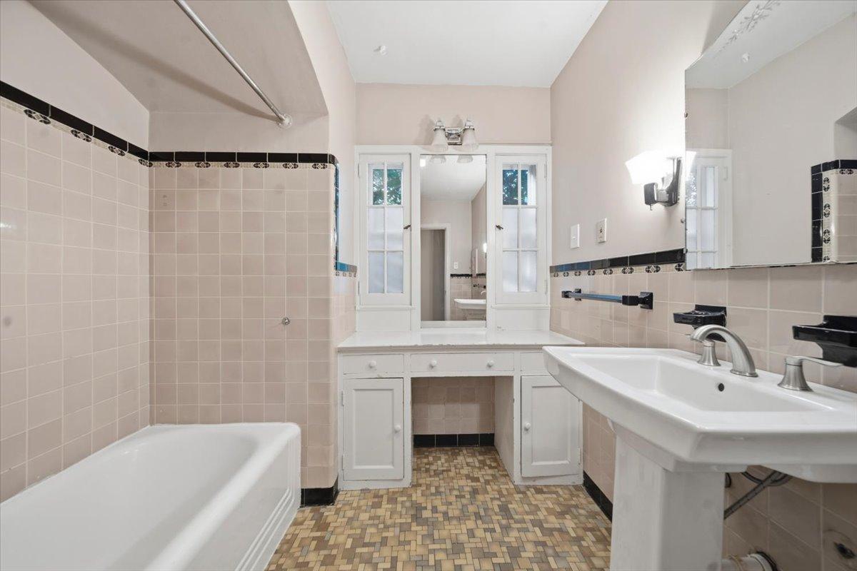 View of Residential Income at 4145 Colfax Avenue, Minneapolis MN 55409, Minneapolis (20 of 71) - Mike Wilen | Minnesota Team Real Estate