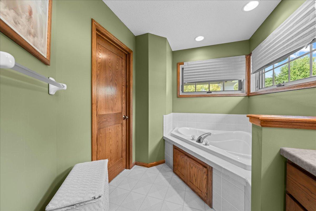 View of Residential at 9779 Wedgewood Circle, Woodbury MN 55125, Woodbury (28 of 35) - Mike Wilen | Minnesota Team Real Estate