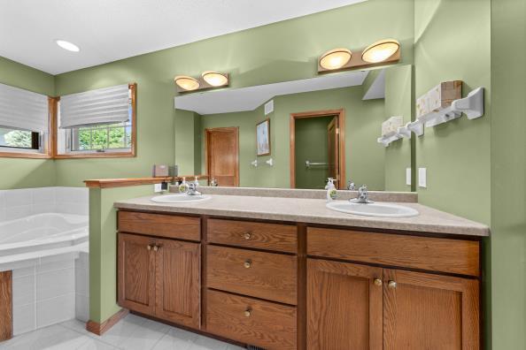 View of Residential at 9779 Wedgewood Circle, Woodbury MN 55125, Woodbury (27 of 35) - Mike Wilen | Minnesota Team Real Estate