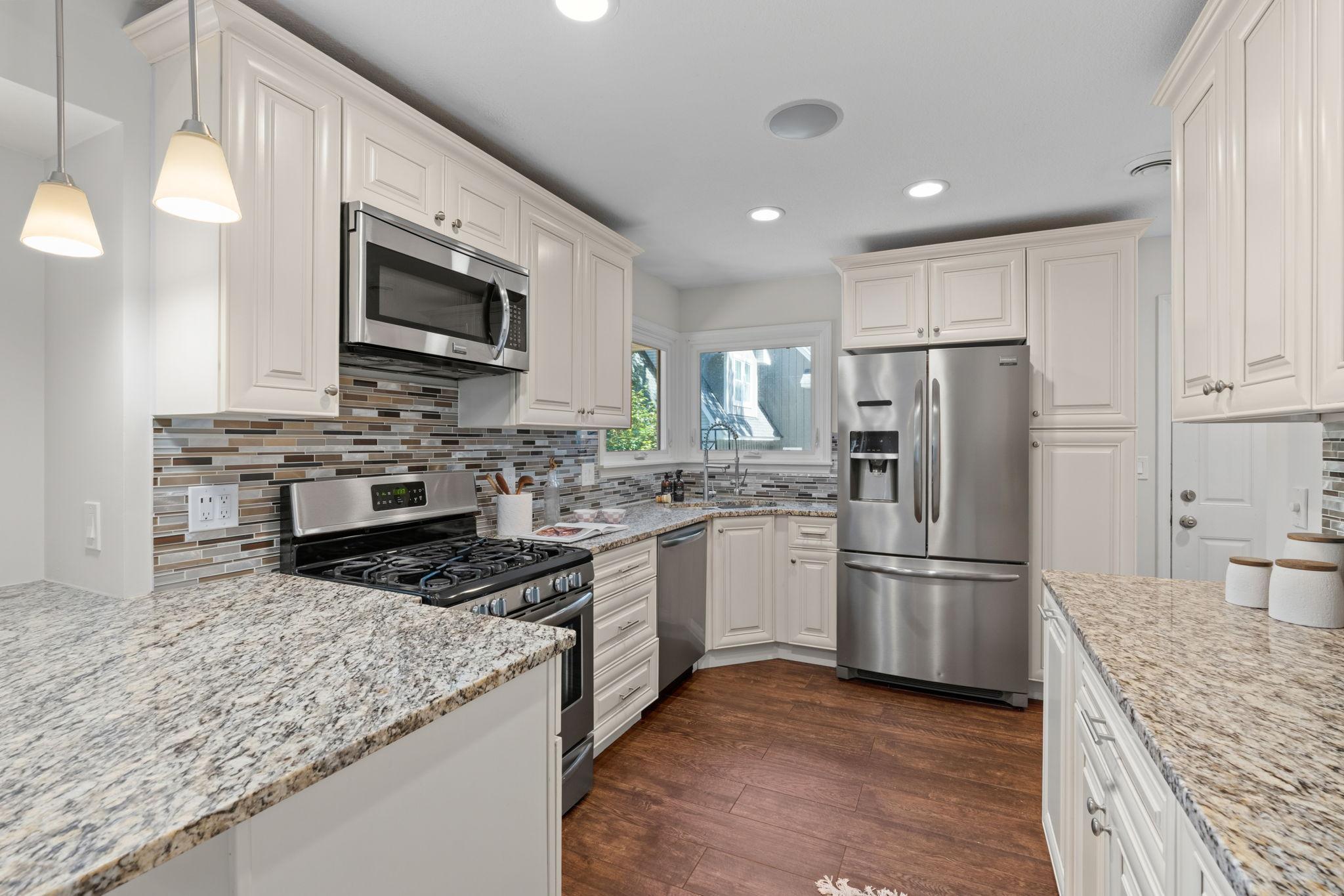 View of Residential at 12918 Rutledge Circle, Minnetonka MN 55305, Minnetonka (6 of 33) - Mike Wilen | Minnesota Team Real Estate