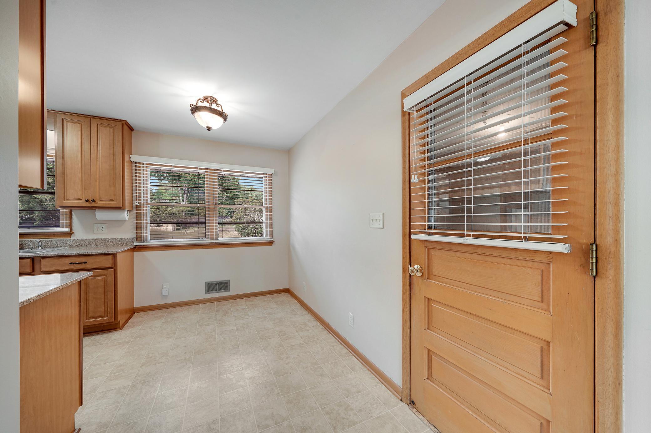 View of Residential at 903 Parallel Street, Chaska MN 55318, Chaska (14 of 51) - Mike Wilen | Minnesota Team Real Estate