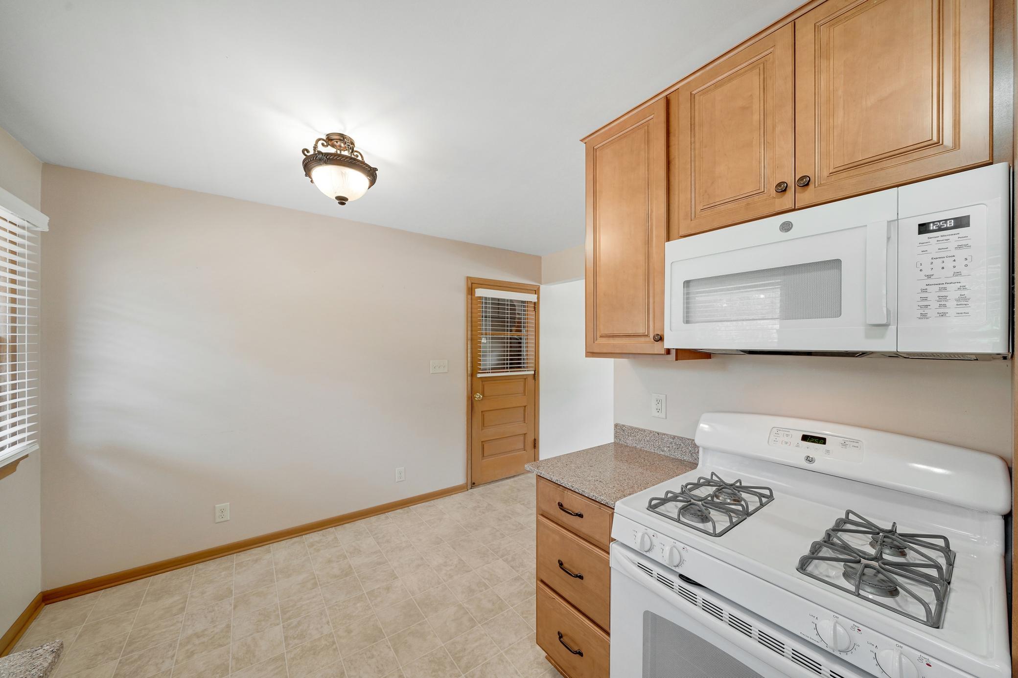View of Residential at 903 Parallel Street, Chaska MN 55318, Chaska (12 of 51) - Mike Wilen | Minnesota Team Real Estate
