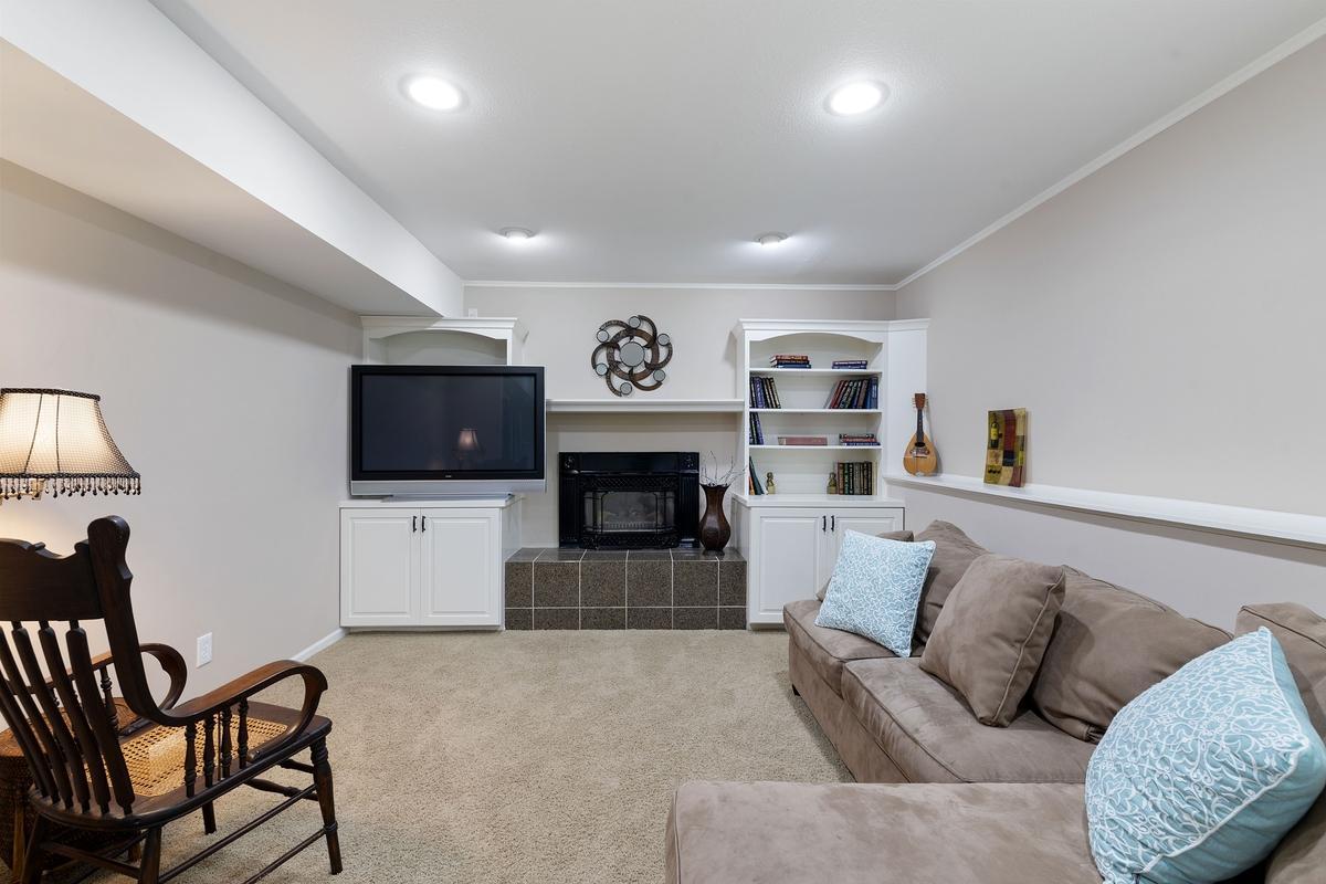 View of Residential at 4086 Deerwood Trail, Eagan MN 55122, Eagan (30 of 41) - Mike Wilen | Minnesota Team Real Estate