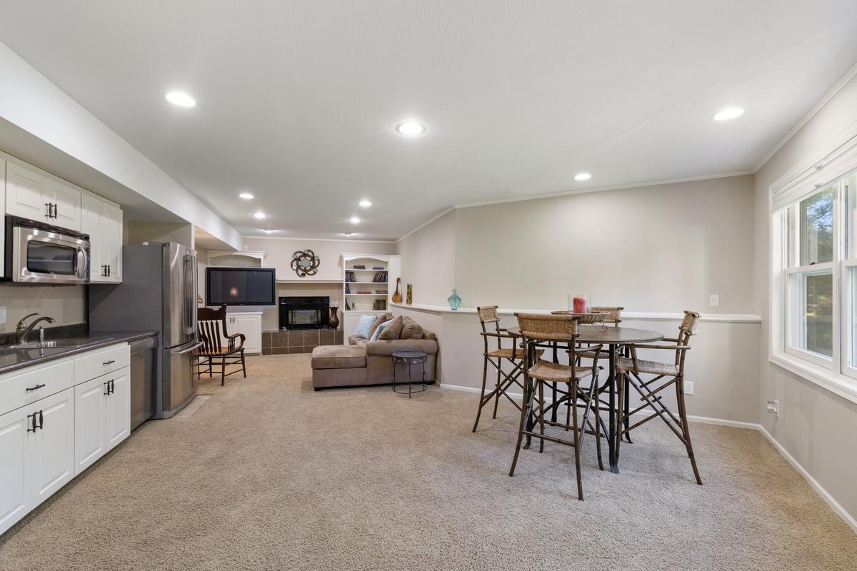 View of Residential at 4086 Deerwood Trail, Eagan MN 55122, Eagan (27 of 41) - Mike Wilen | Minnesota Team Real Estate