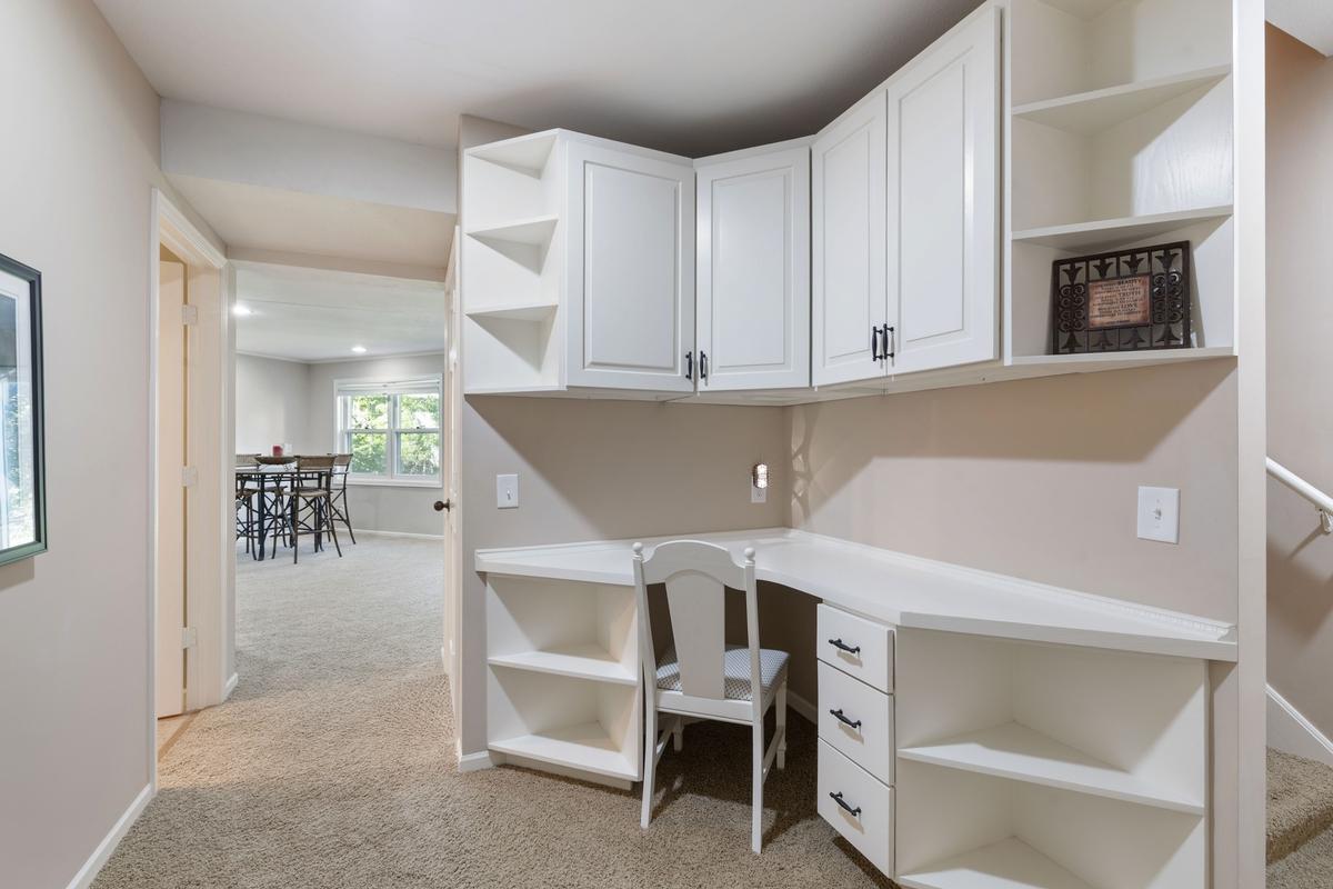 View of Residential at 4086 Deerwood Trail, Eagan MN 55122, Eagan (26 of 41) - Mike Wilen | Minnesota Team Real Estate