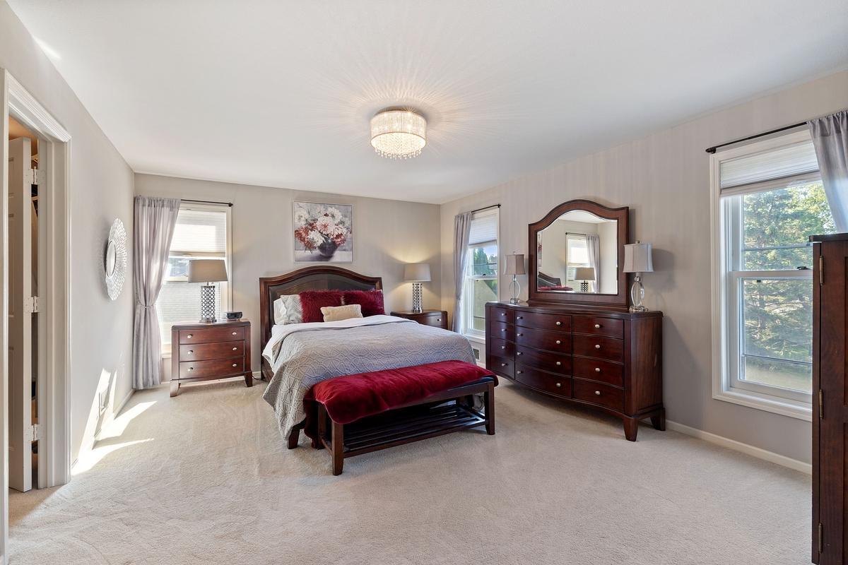 View of Residential at 4086 Deerwood Trail, Eagan MN 55122, Eagan (22 of 41) - Mike Wilen | Minnesota Team Real Estate