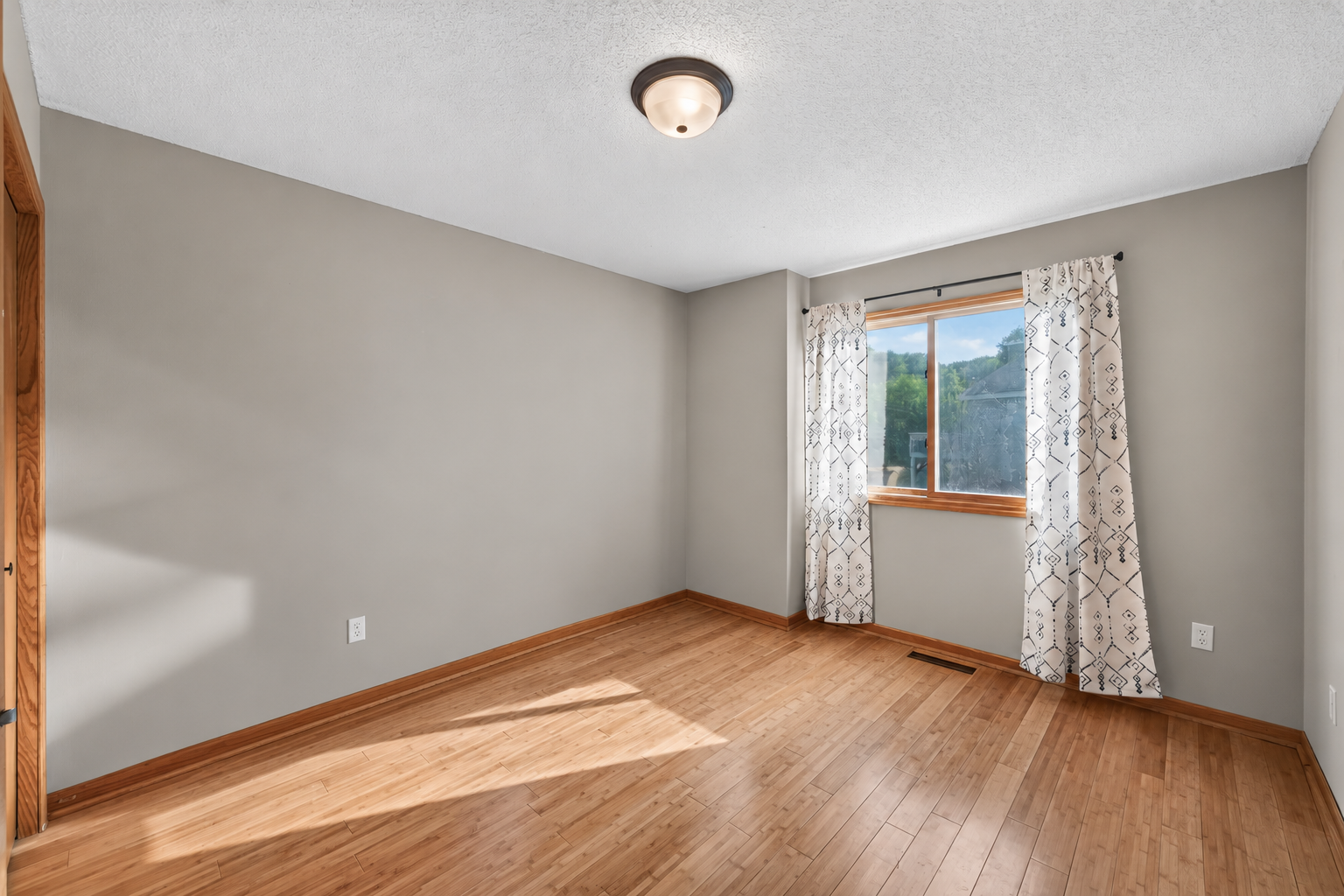 View of Residential at 6865 Romeo Road, Woodbury MN 55125, Woodbury (17 of 27) - Mike Wilen | Minnesota Team Real Estate