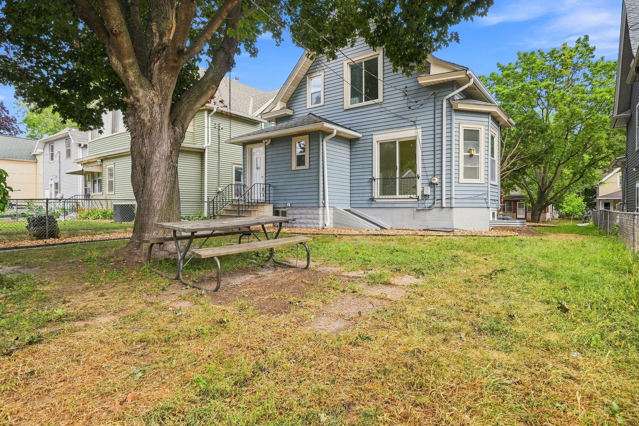 View of Residential at 810 Van Buren Avenue, Saint Paul MN 55104, Saint Paul (34 of 36) - Mike Wilen | Minnesota Team Real Estate