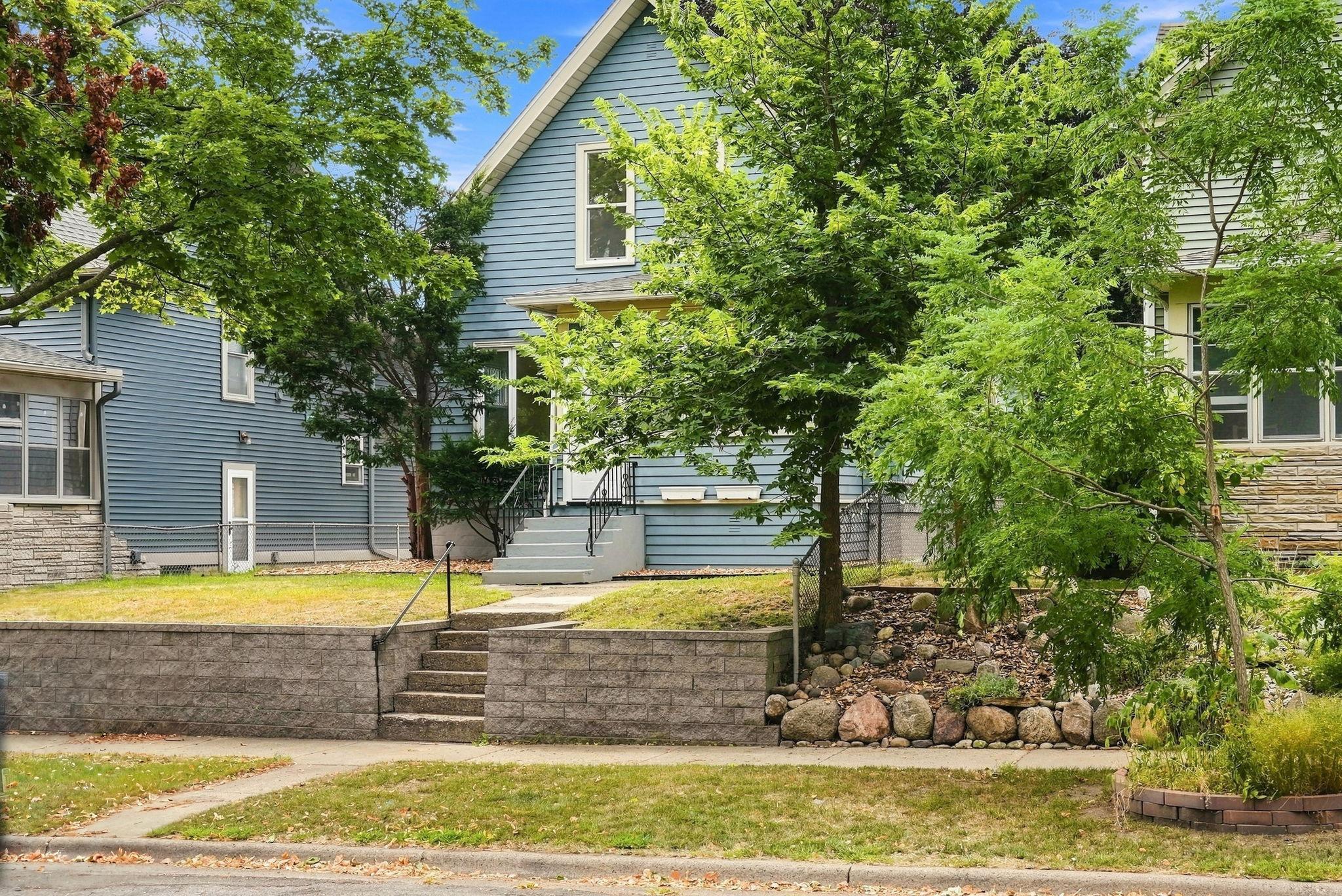 View of Residential at 810 Van Buren Avenue, Saint Paul MN 55104, Saint Paul (2 of 36) - Mike Wilen | Minnesota Team Real Estate