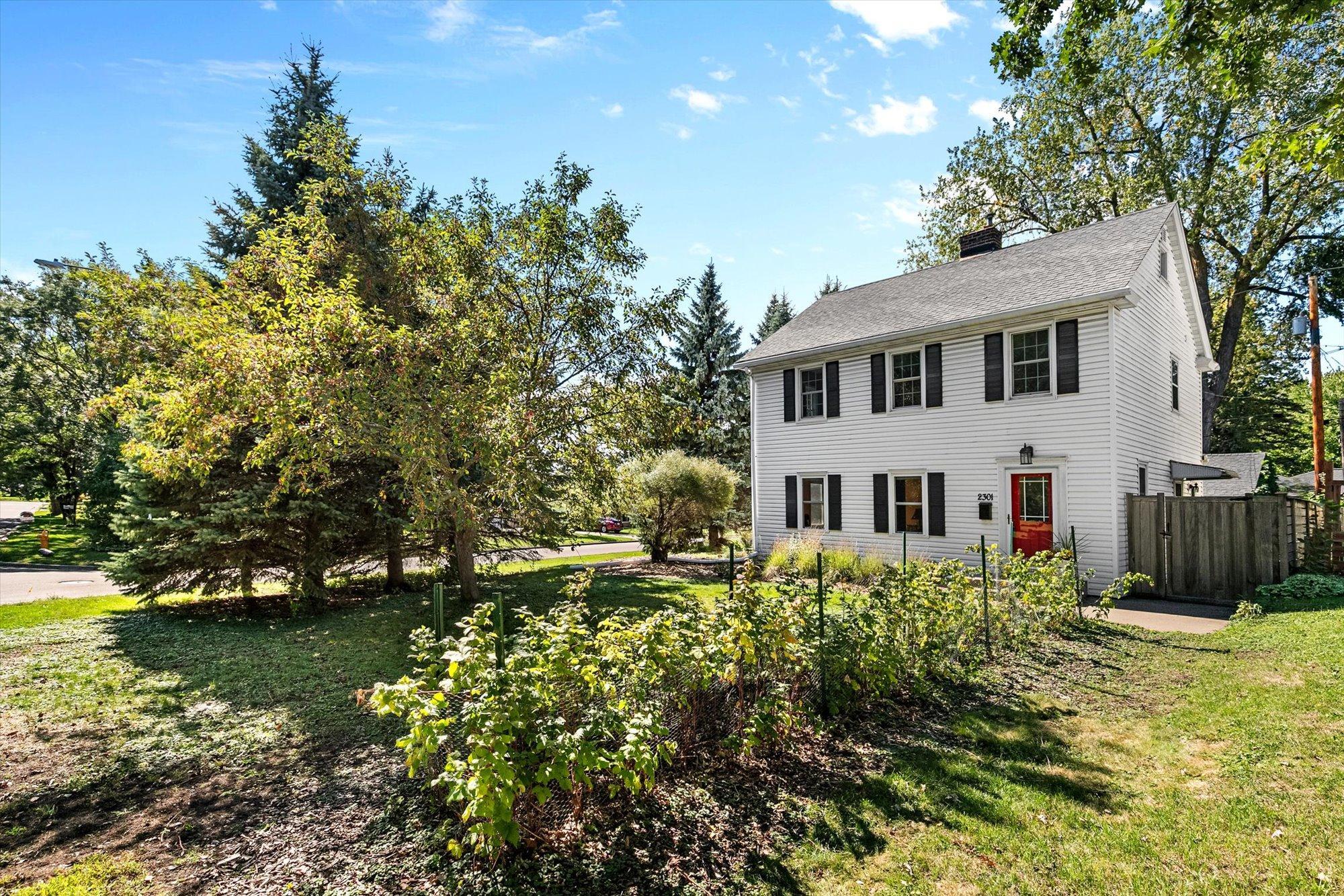 View of Residential at 2301 Xerxes Avenue, Golden Valley MN 55422, Golden Valley (2 of 28) - Mike Wilen | Minnesota Team Real Estate