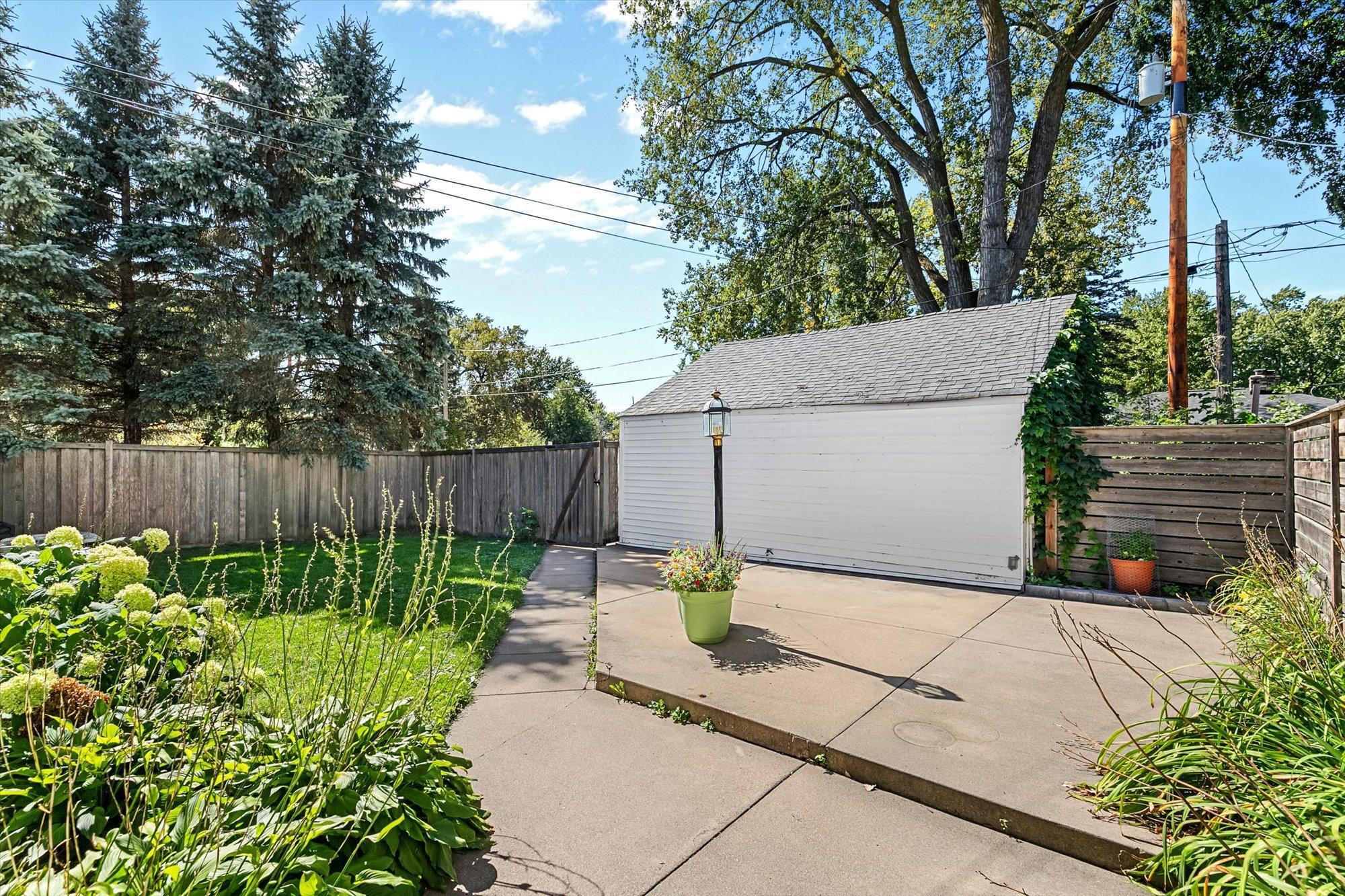 View of Residential at 2301 Xerxes Avenue, Golden Valley MN 55422, Golden Valley (22 of 28) - Mike Wilen | Minnesota Team Real Estate
