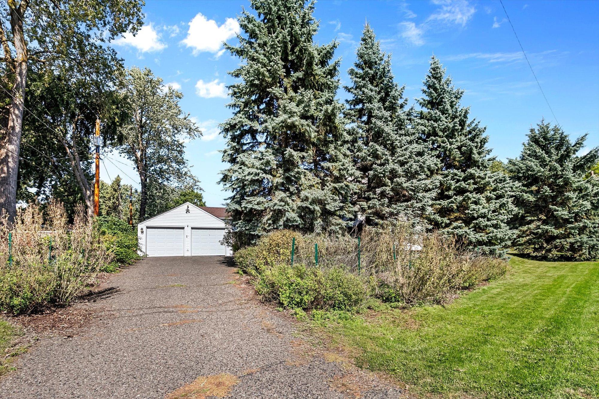 View of Residential at 2301 Xerxes Avenue, Golden Valley MN 55422, Golden Valley (25 of 28) - Mike Wilen | Minnesota Team Real Estate