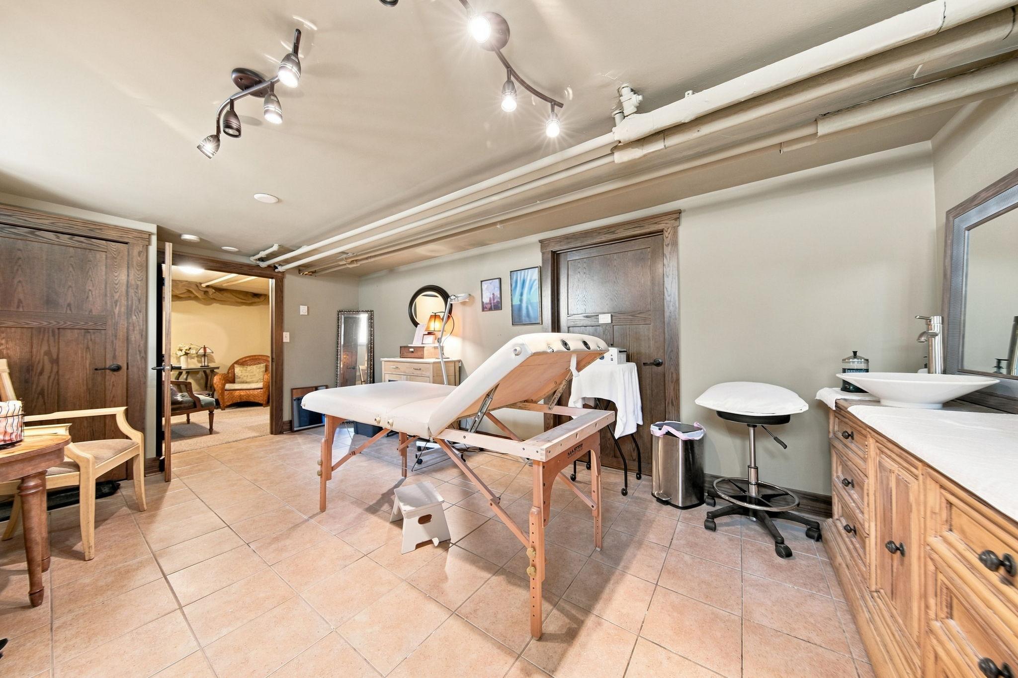View of Commercial Sale at 1208 Grand Avenue, Saint Paul MN 55105, Saint Paul (53 of 74) - Mike Wilen | Minnesota Team Real Estate