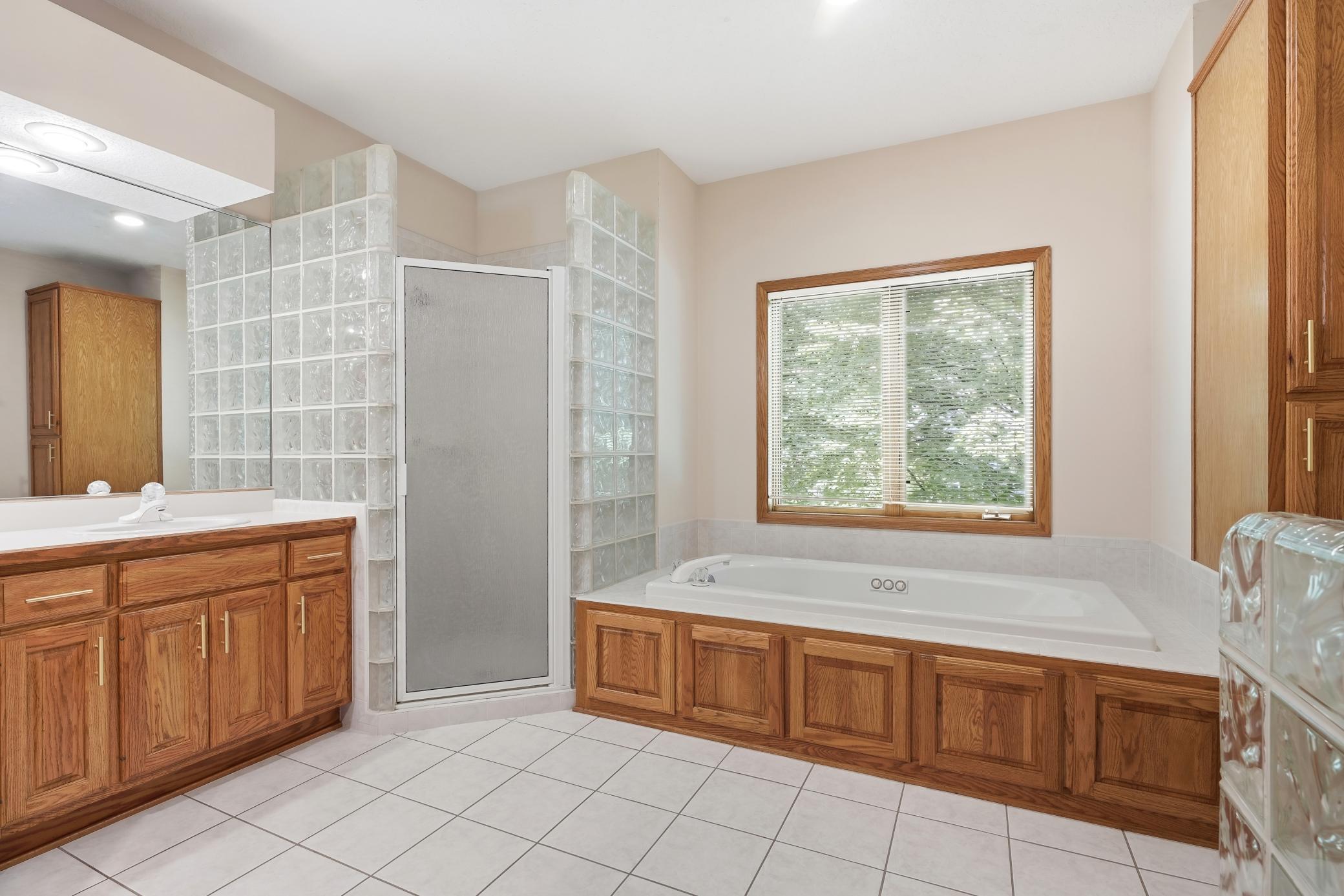 View of Residential at 14817 Summit Oaks Drive, Burnsville MN 55337, Burnsville (22 of 36) - Mike Wilen | Minnesota Team Real Estate