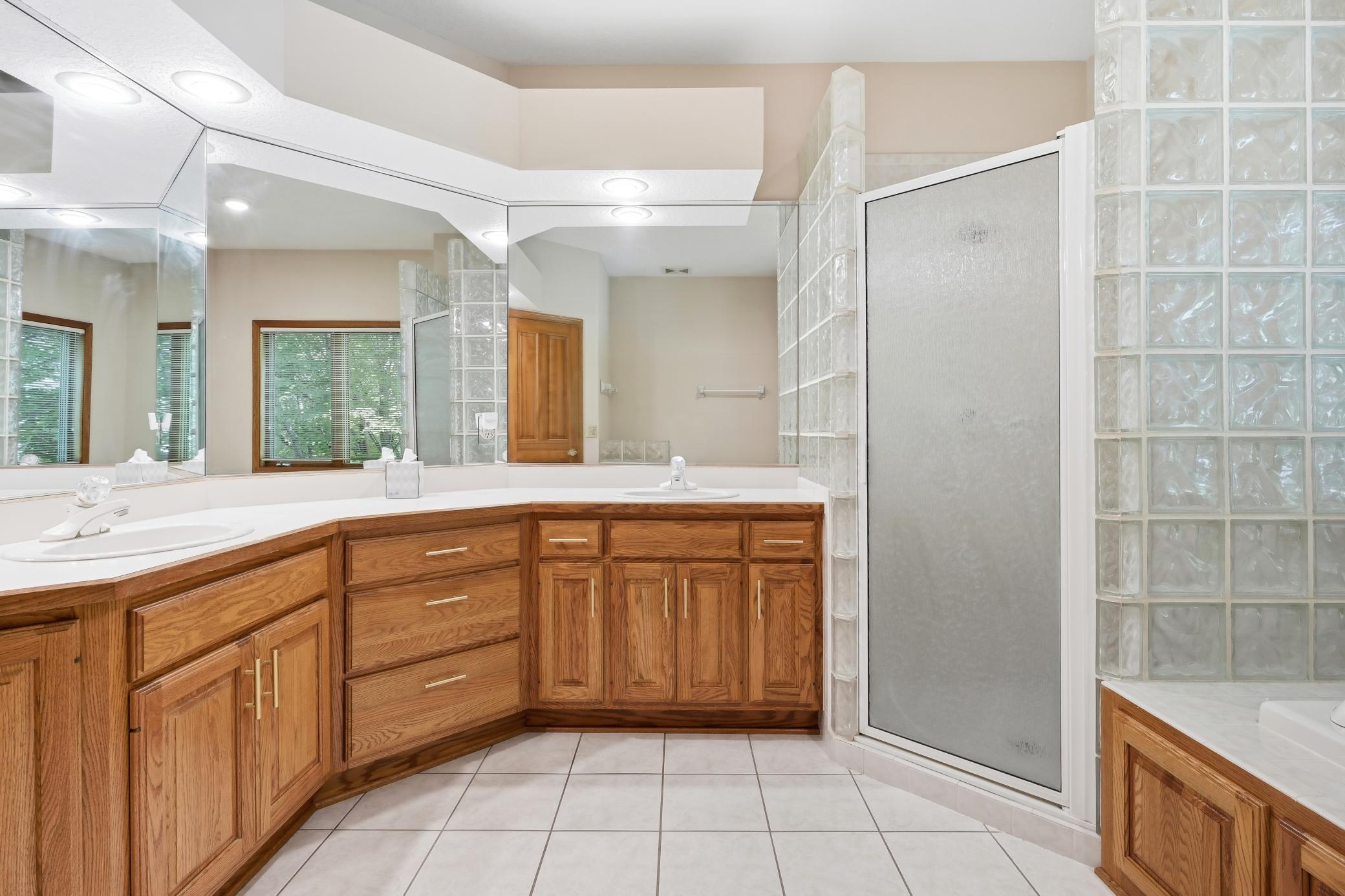 View of Residential at 14817 Summit Oaks Drive, Burnsville MN 55337, Burnsville (21 of 36) - Mike Wilen | Minnesota Team Real Estate