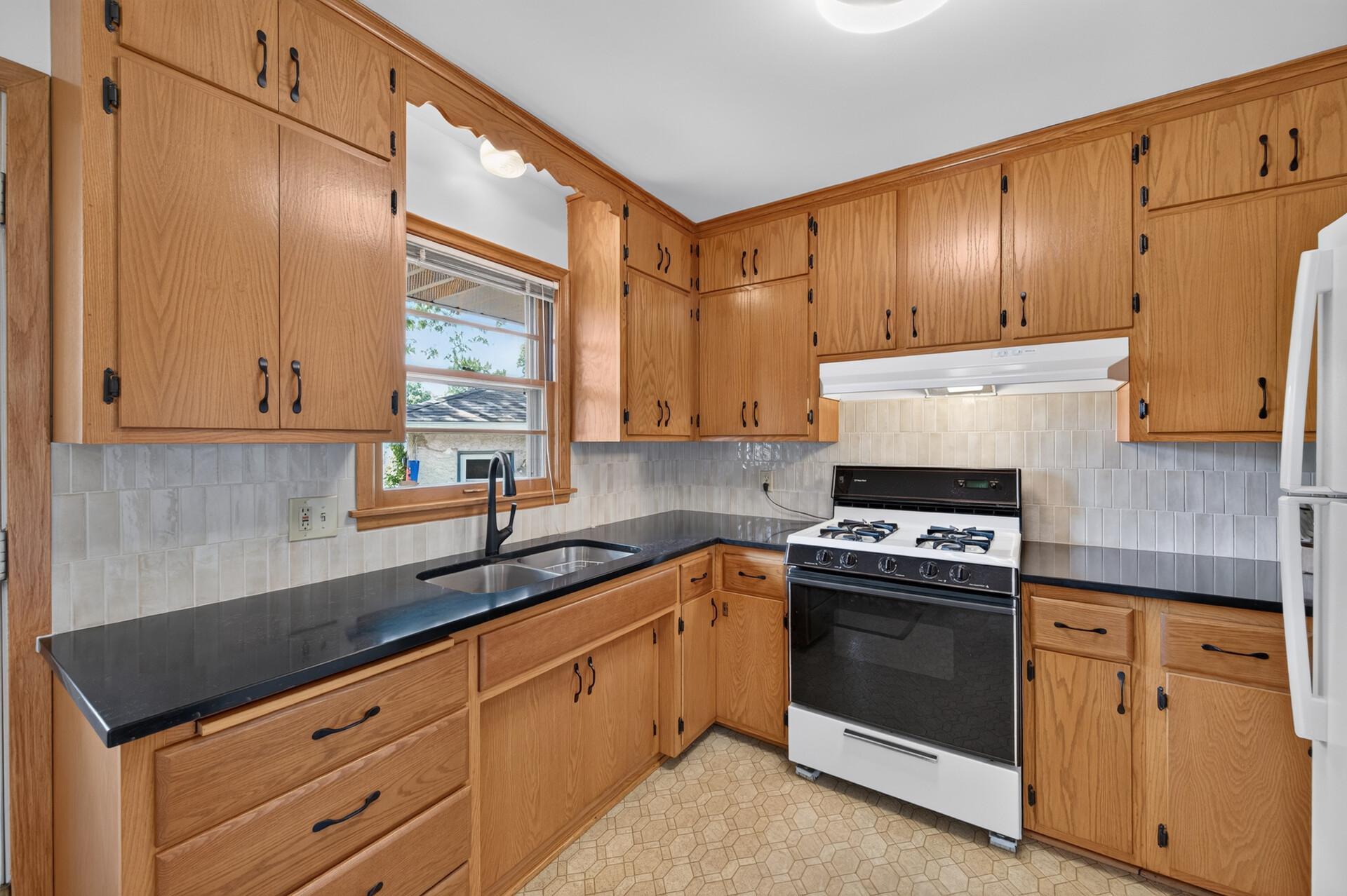 View of Residential at 2220 Cardinal Place, Saint Paul MN 55119, Saint Paul (12 of 57) - Mike Wilen | Minnesota Team Real Estate