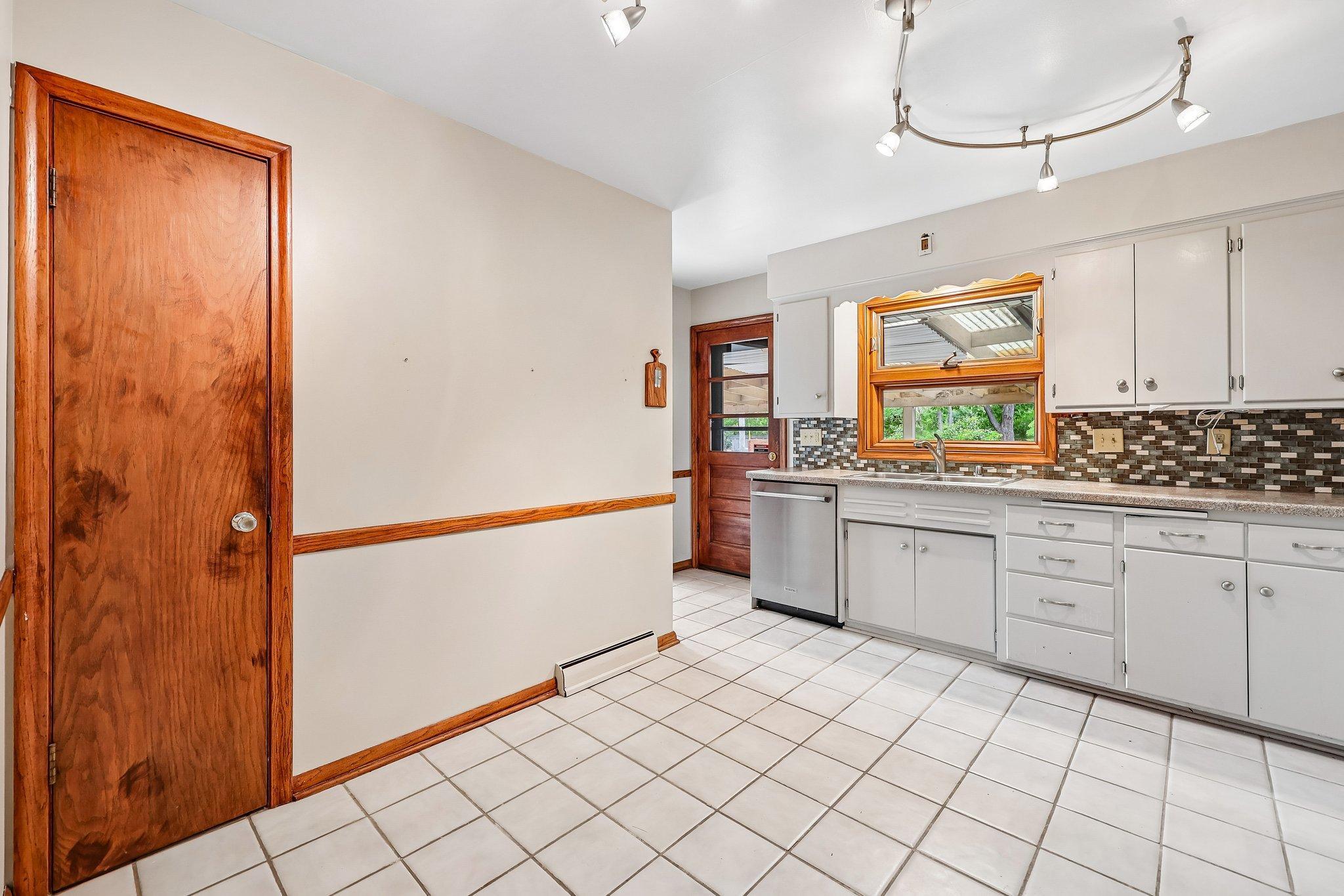 View of Residential at 612 Russell Avenue, Minneapolis MN 55405, Minneapolis (14 of 49) - Mike Wilen | Minnesota Team Real Estate
