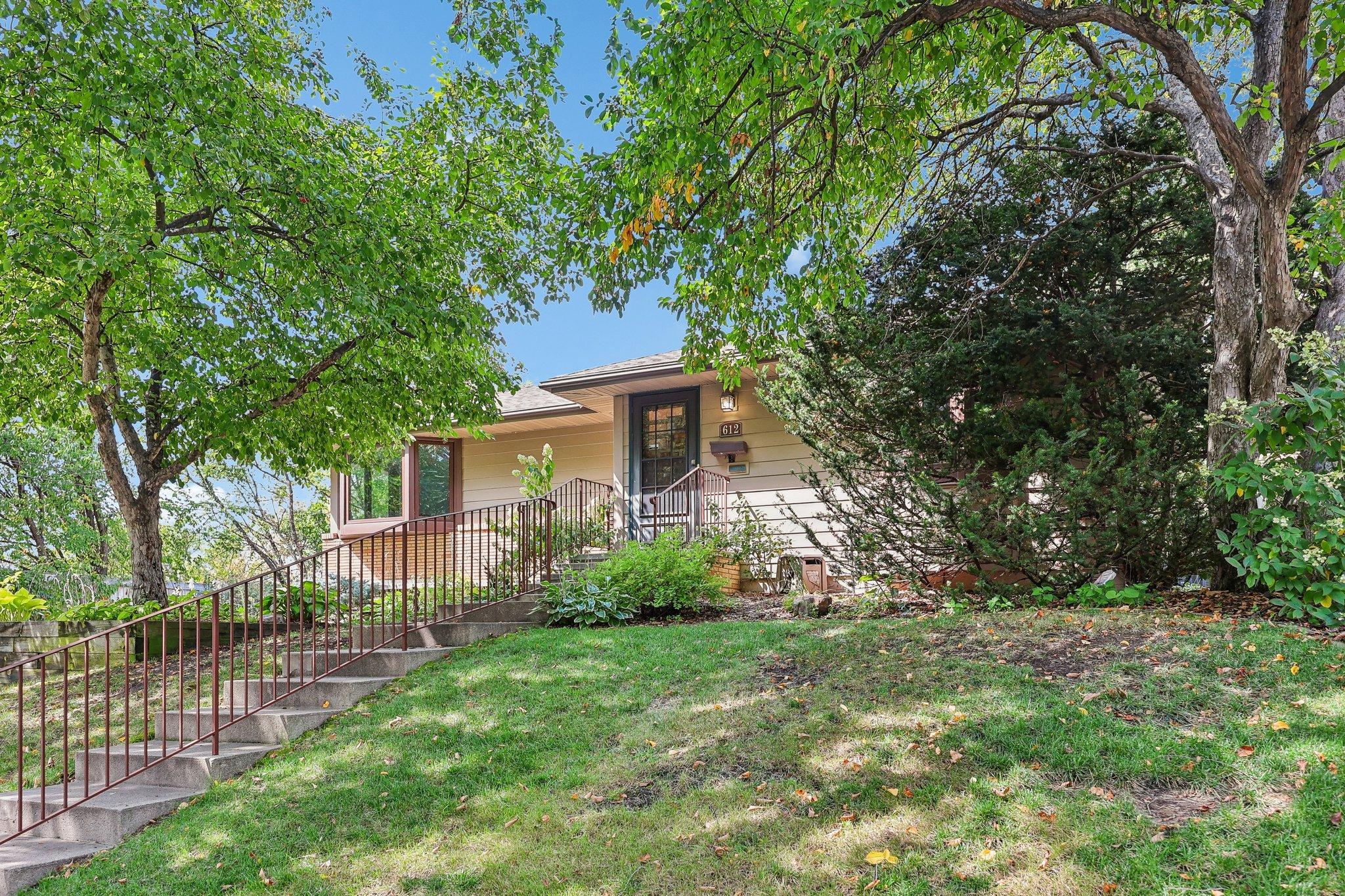 View of Residential at 612 Russell Avenue, Minneapolis MN 55405, Minneapolis (37 of 49) - Mike Wilen | Minnesota Team Real Estate