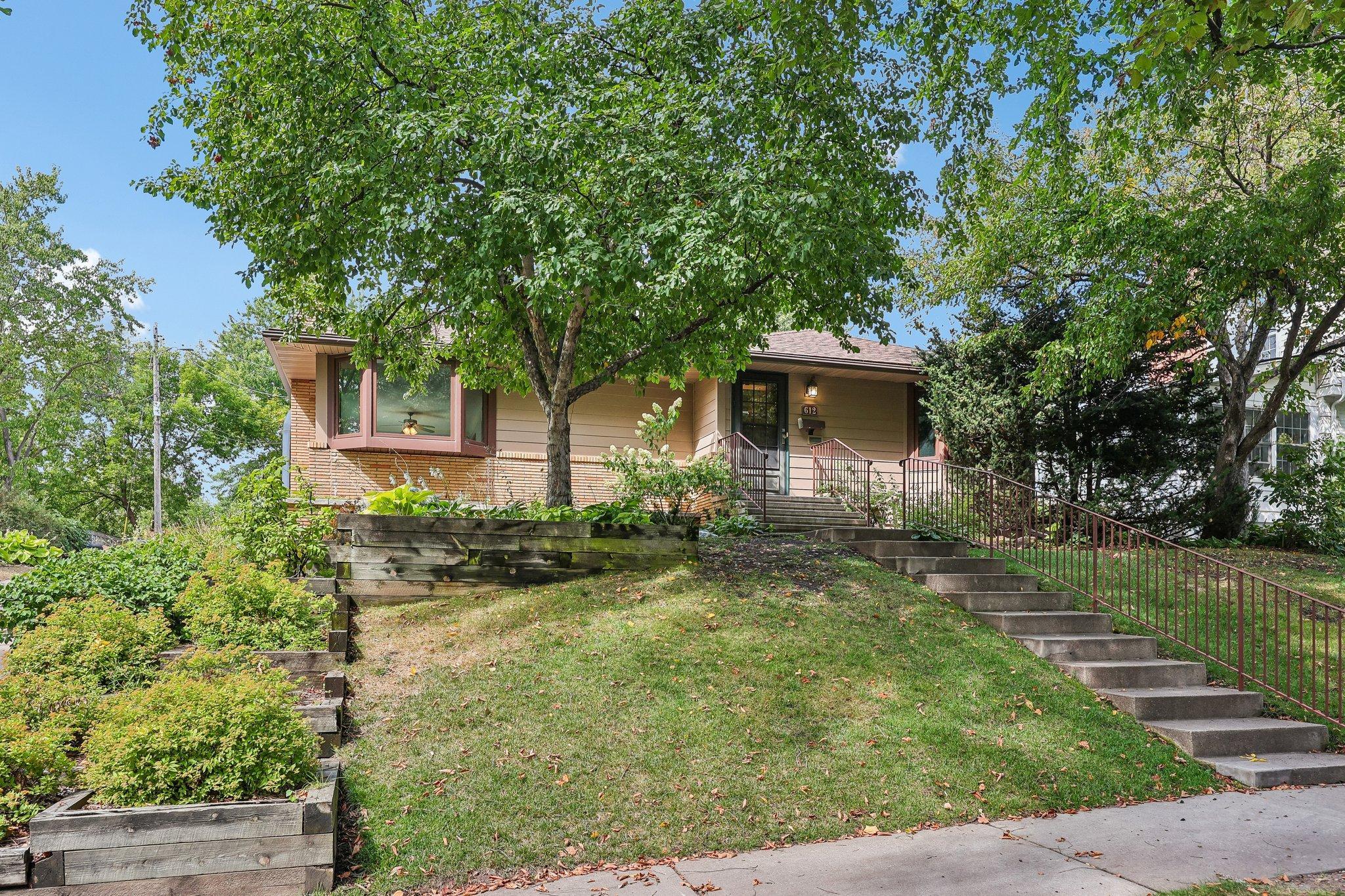 View of Residential at 612 Russell Avenue, Minneapolis MN 55405, Minneapolis (36 of 49) - Mike Wilen | Minnesota Team Real Estate