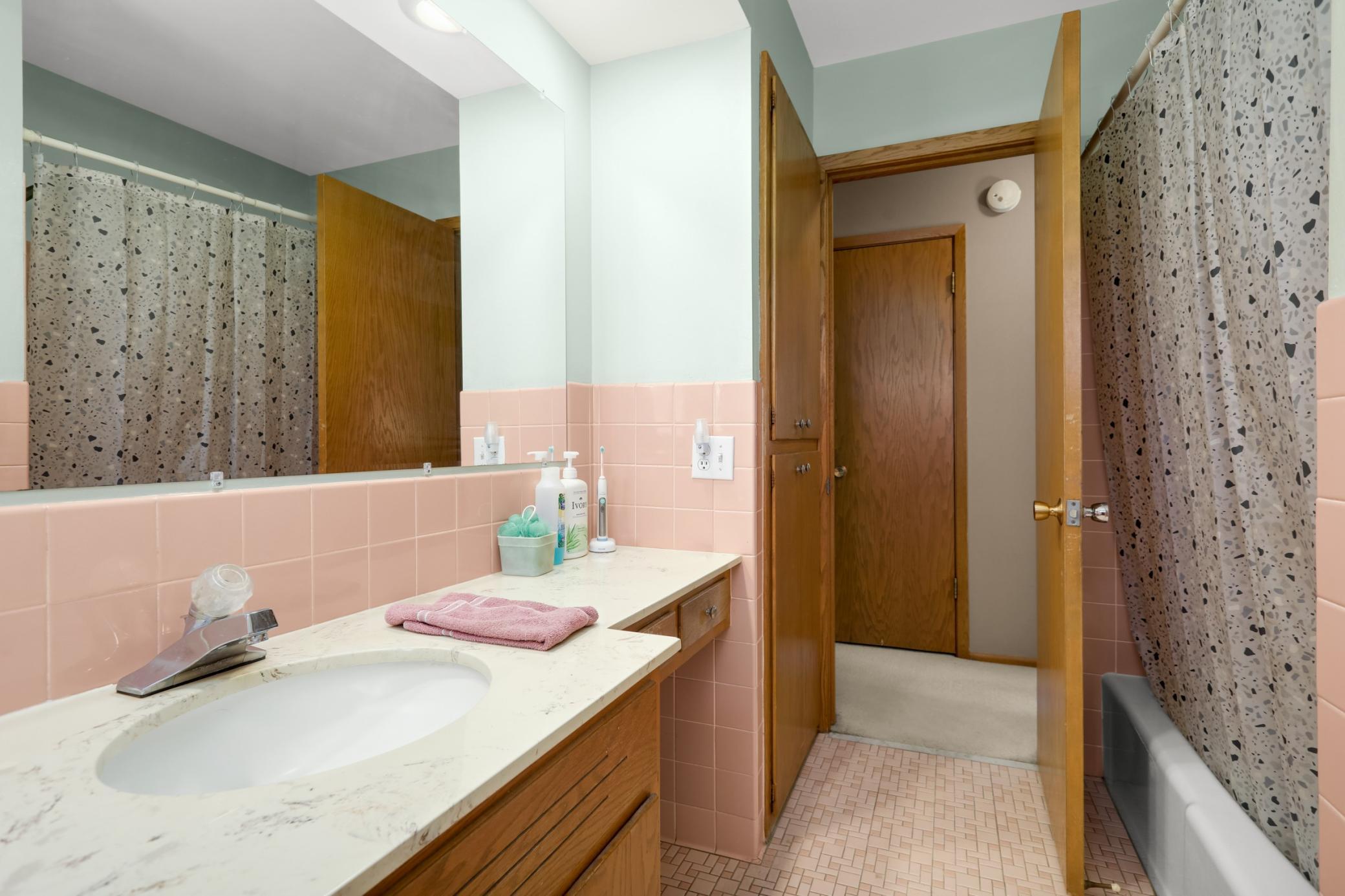 View of Residential at 8033 Douglas Drive, Brooklyn Park MN 55443, Brooklyn Park (16 of 32) - Mike Wilen | Minnesota Team Real Estate