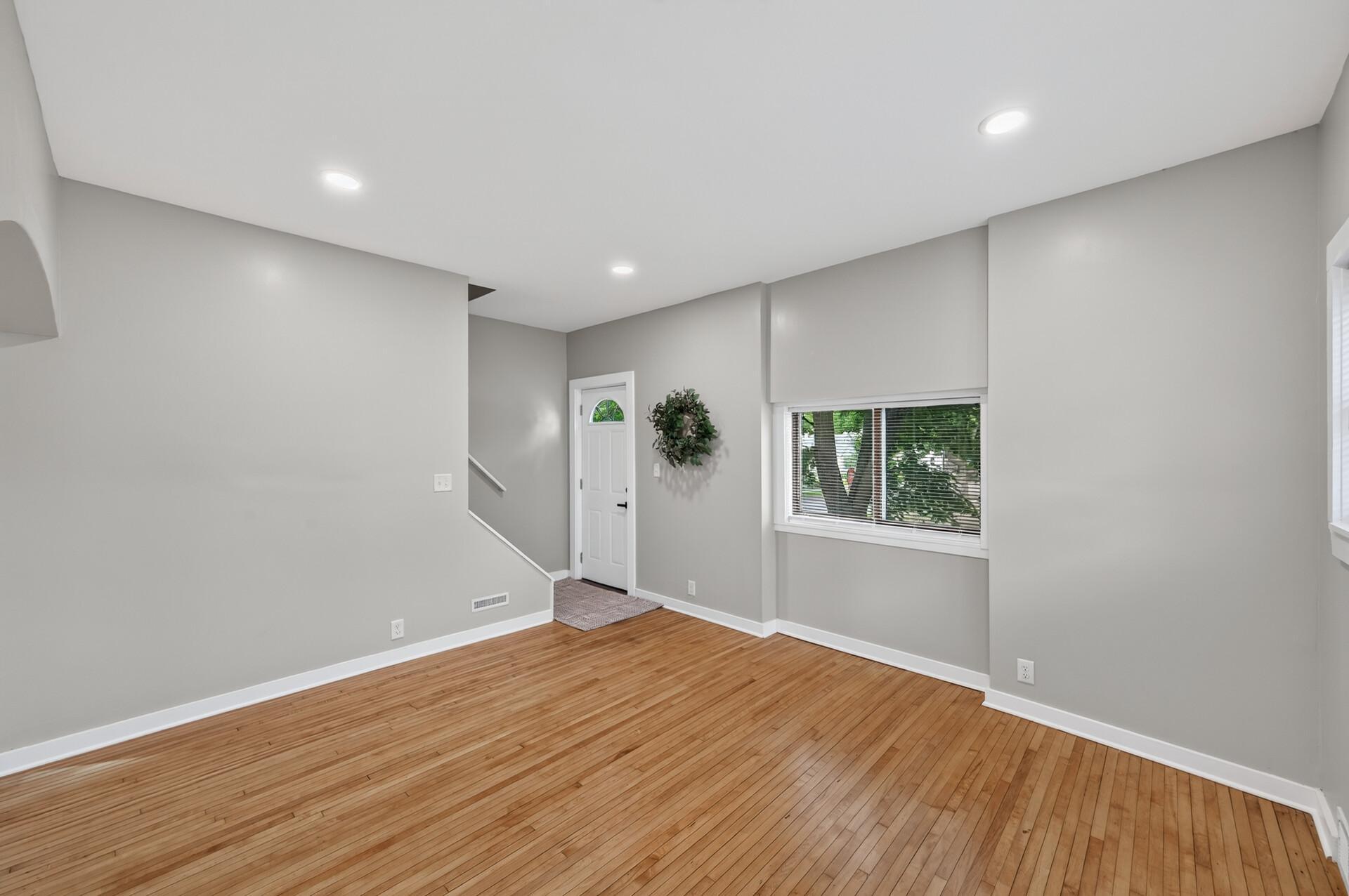 View of Residential at 1084 Sylvan Street, Saint Paul MN 55117, Saint Paul (9 of 39) - Mike Wilen | Minnesota Team Real Estate