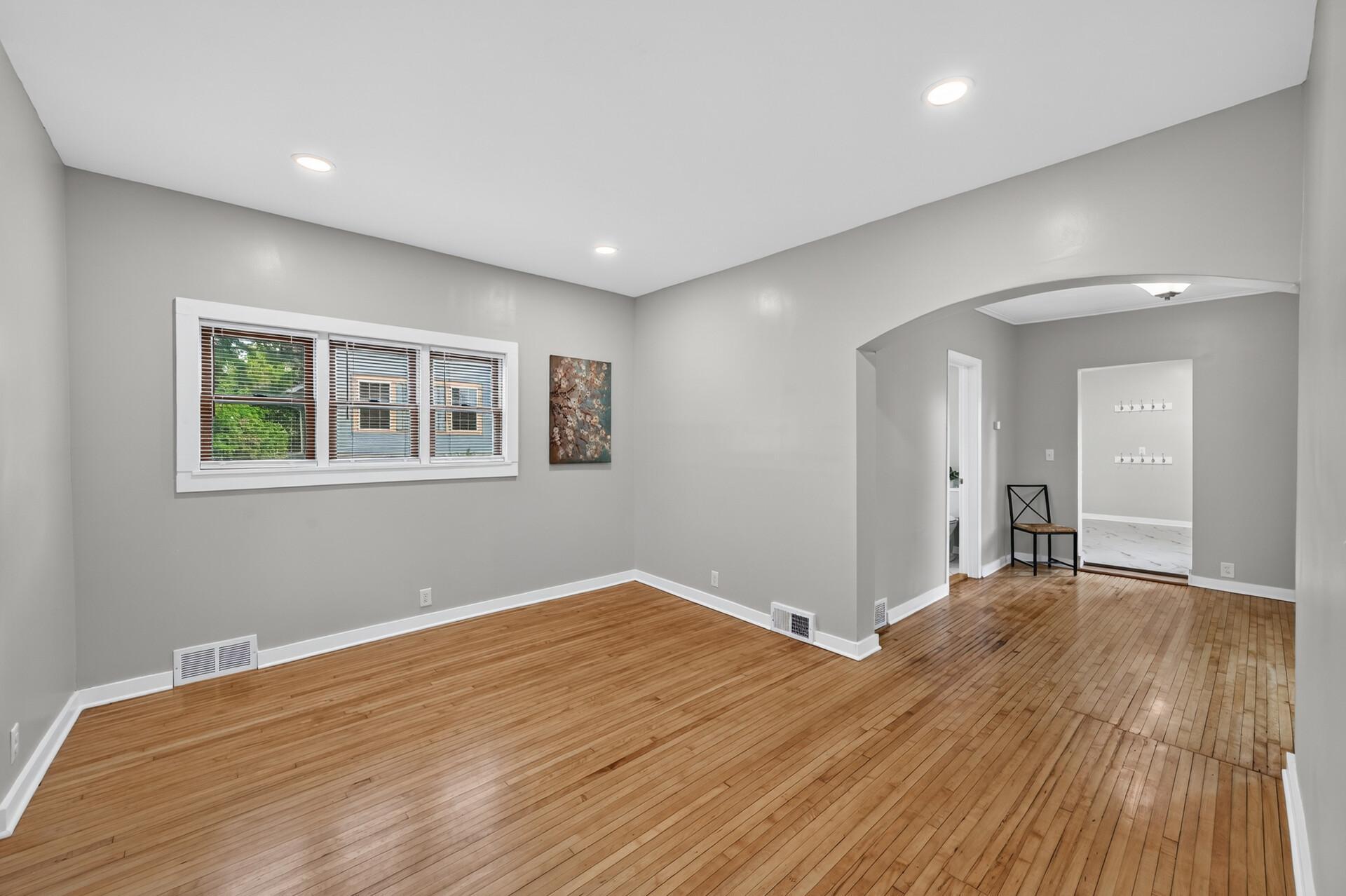 View of Residential at 1084 Sylvan Street, Saint Paul MN 55117, Saint Paul (8 of 39) - Mike Wilen | Minnesota Team Real Estate